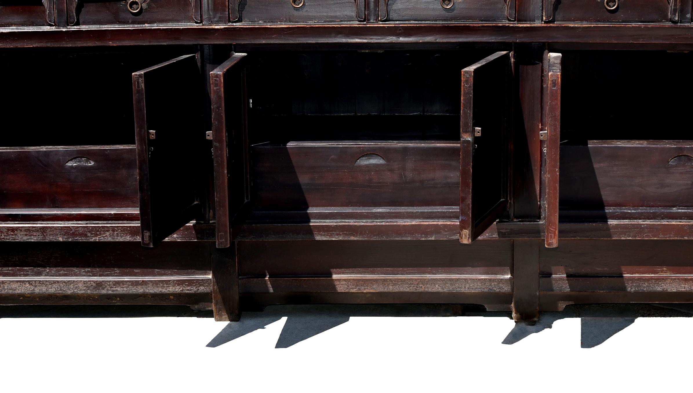 Monumentales chinesisches schwarzes Sideboard aus dem 19. Jahrhundert 9'8 Zoll  im Angebot 5