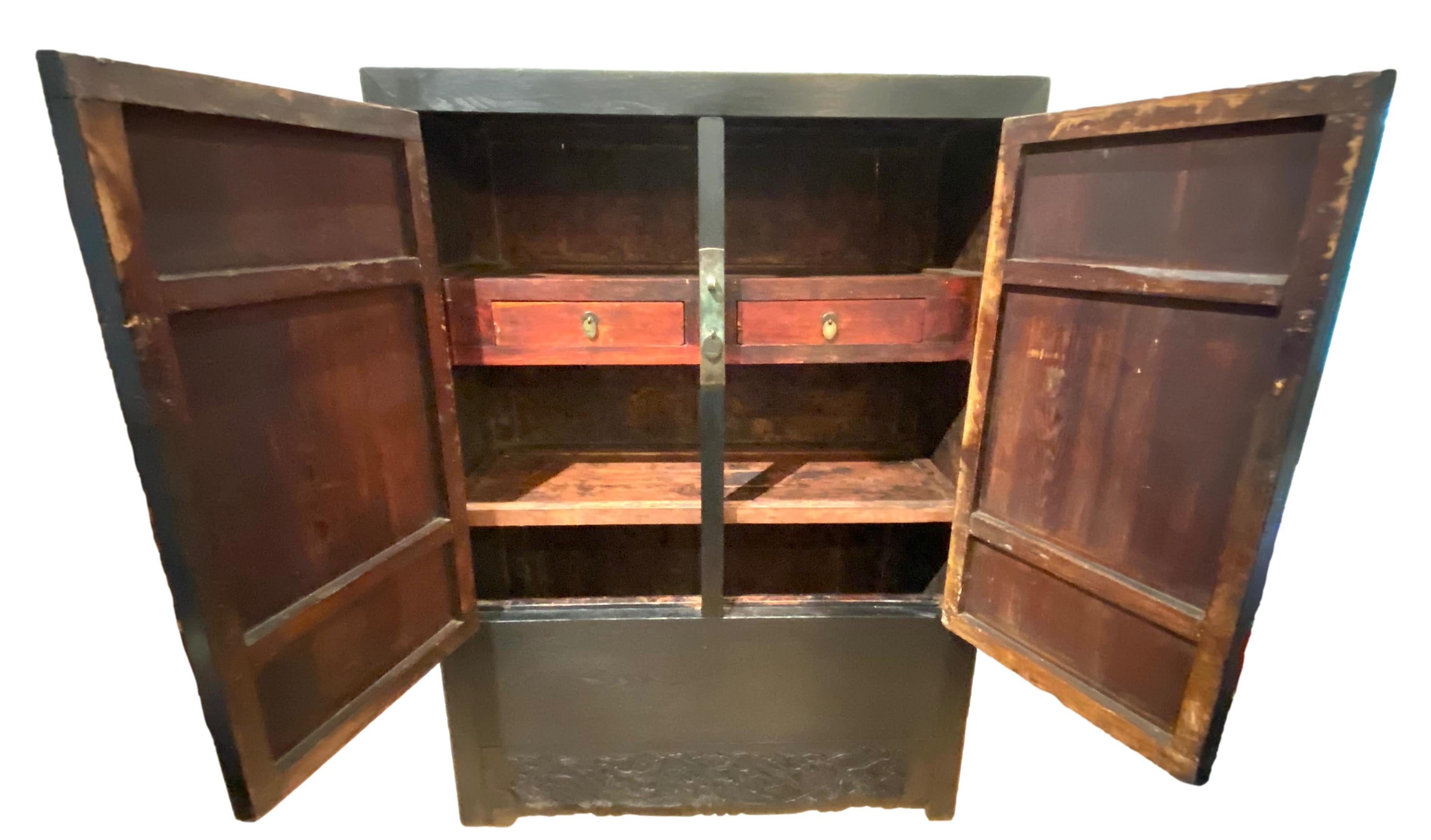 Very large black painted Chinese cabinet in two parts... locks are not original....

Two-piece item:
Main part measures 68.75