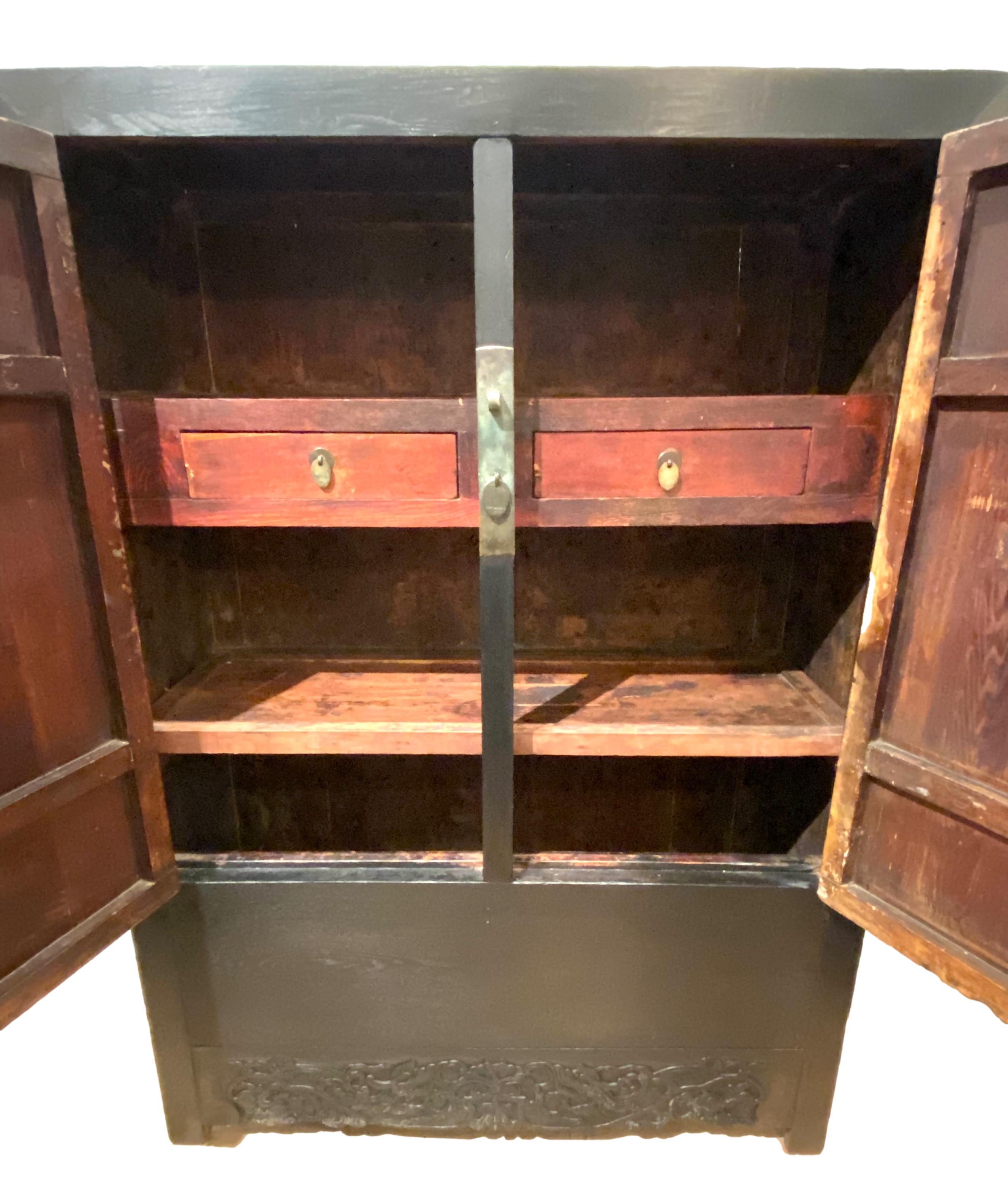 Monumental 19th Century Chinese Cabinet In Good Condition For Sale In East Hampton, NY