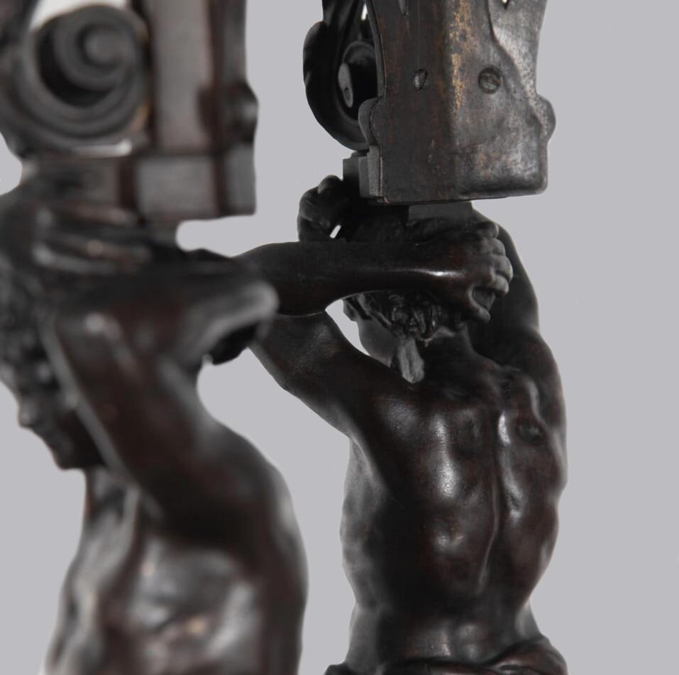 XIXe siècle Lustre monumental en bronze français du 19ème siècle en vente