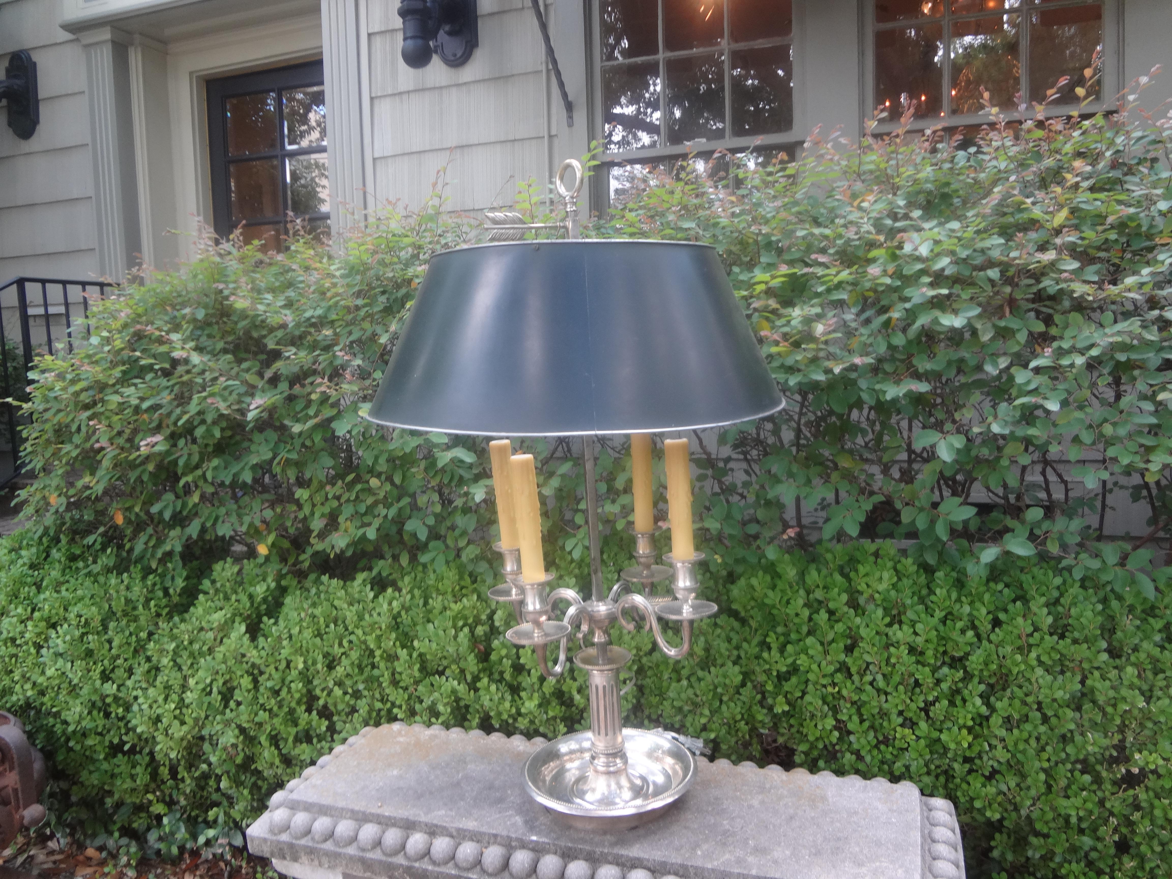 Monumentale französische Bouillotte-Lampe im Louis-XVI-Stil des 19. Jahrhunderts im Angebot 5