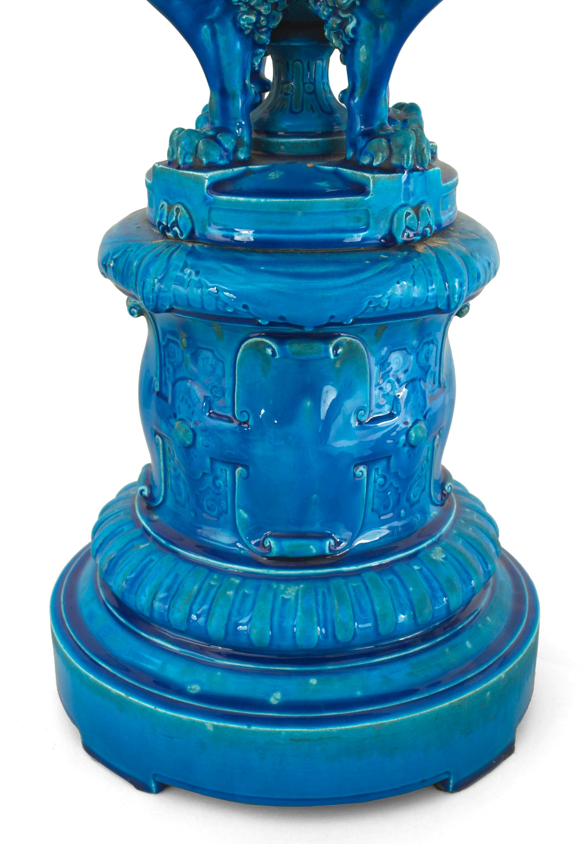 XIXe siècle Urne de Sèvres en turquoise de style victorien français en vente
