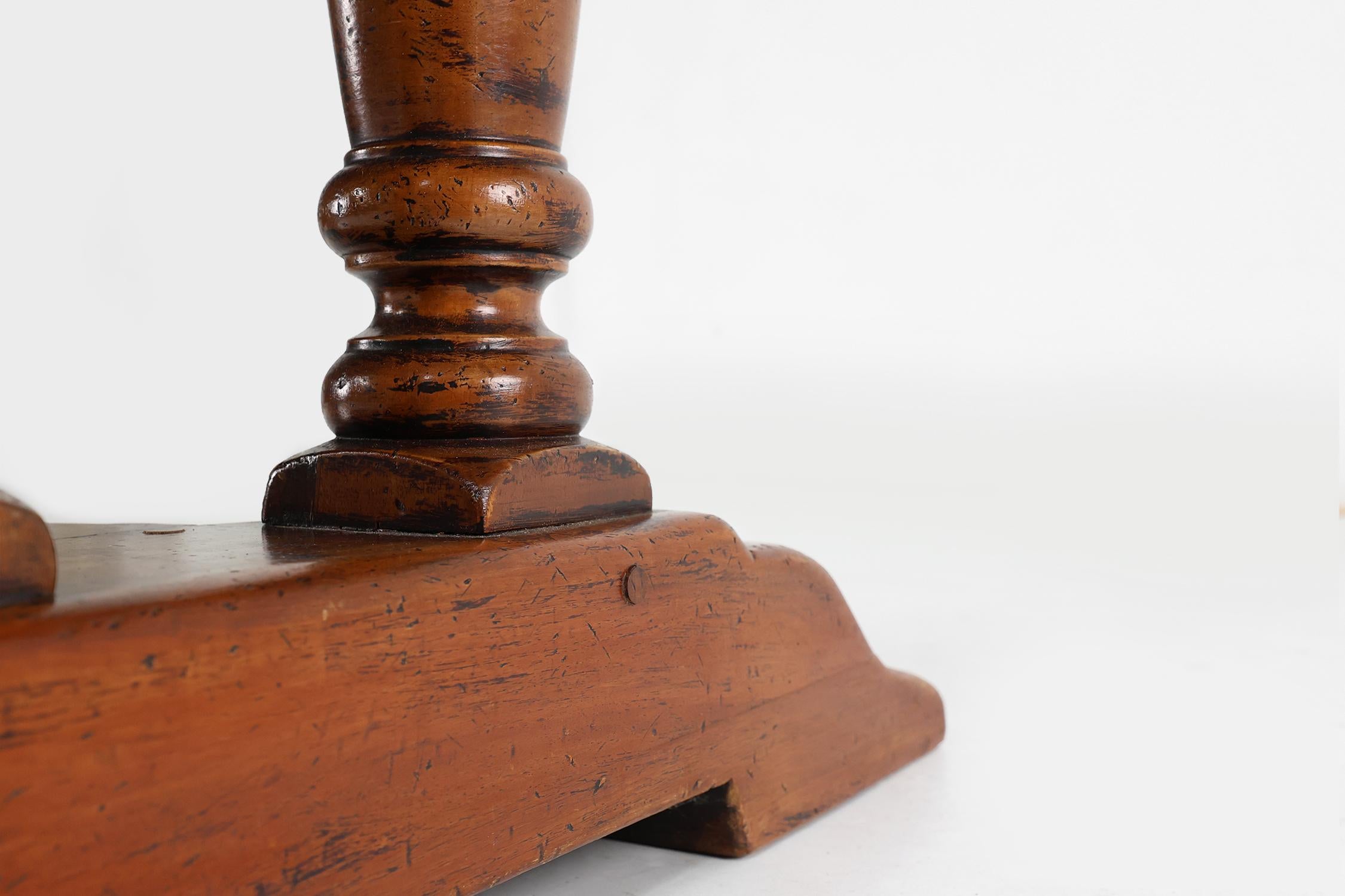 Monumentale table de salle à manger de monastère en chêne français du 19e siècle en vente 3