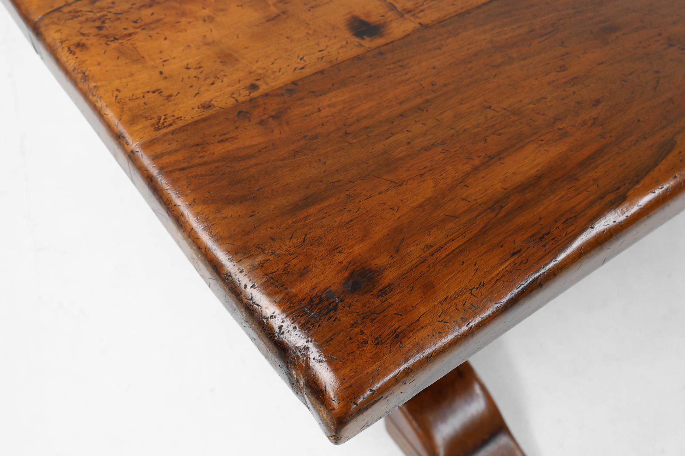 Français Monumentale table de salle à manger de monastère en chêne français du 19e siècle en vente