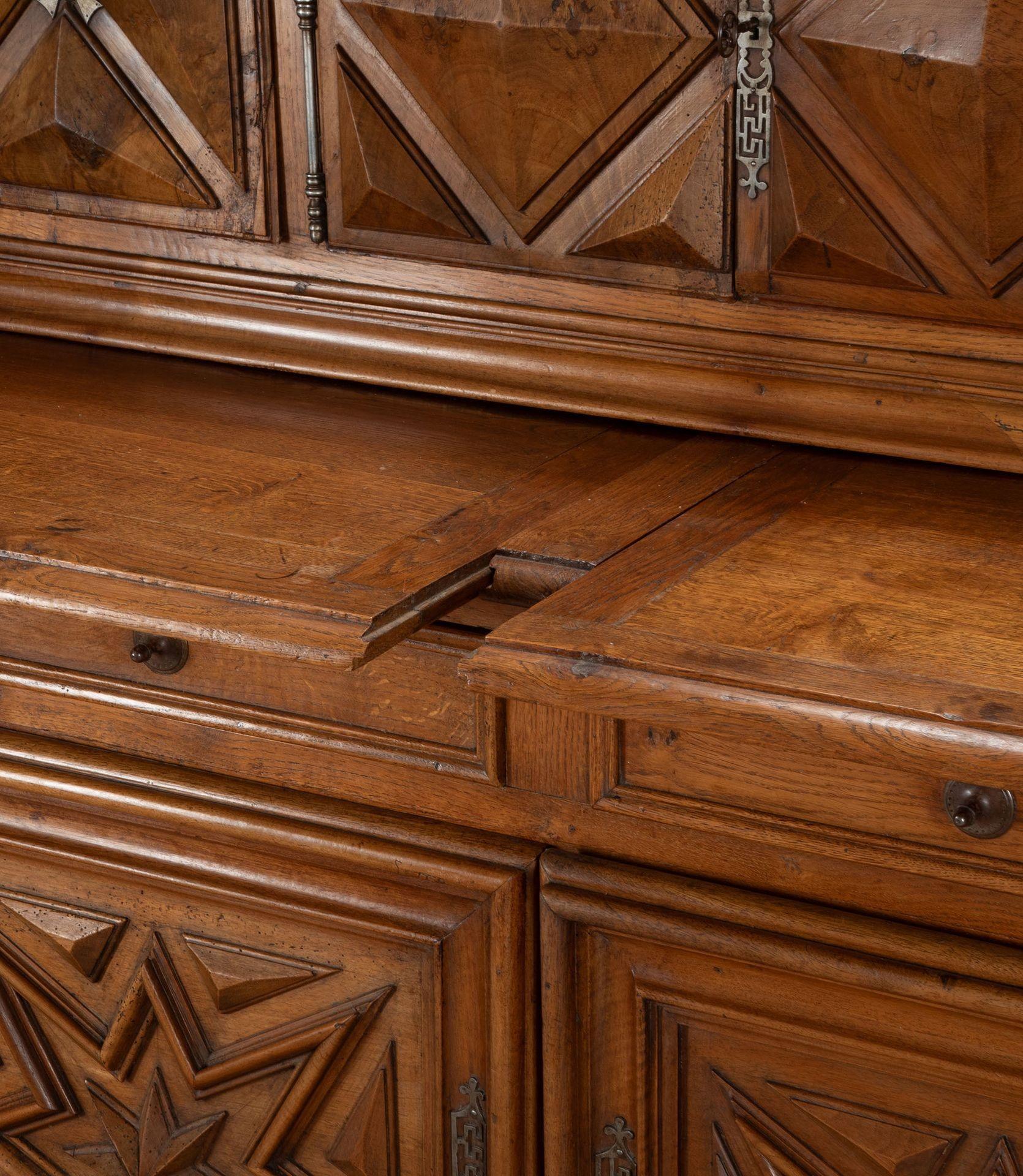 Monumentale buffet francese del XIX secolo in noce e Oak in vendita 6
