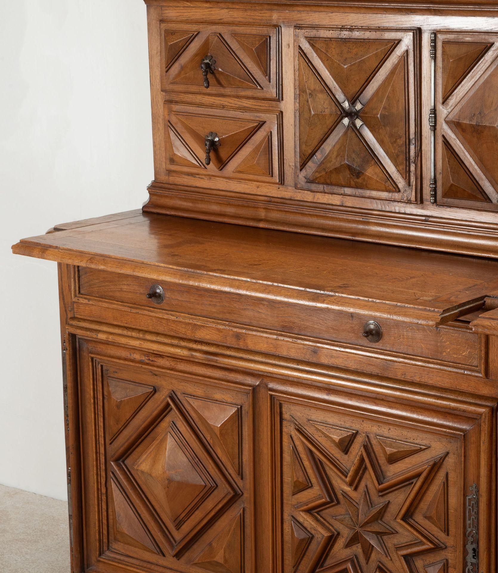 Monumentale buffet francese del XIX secolo in noce e Oak in vendita 7