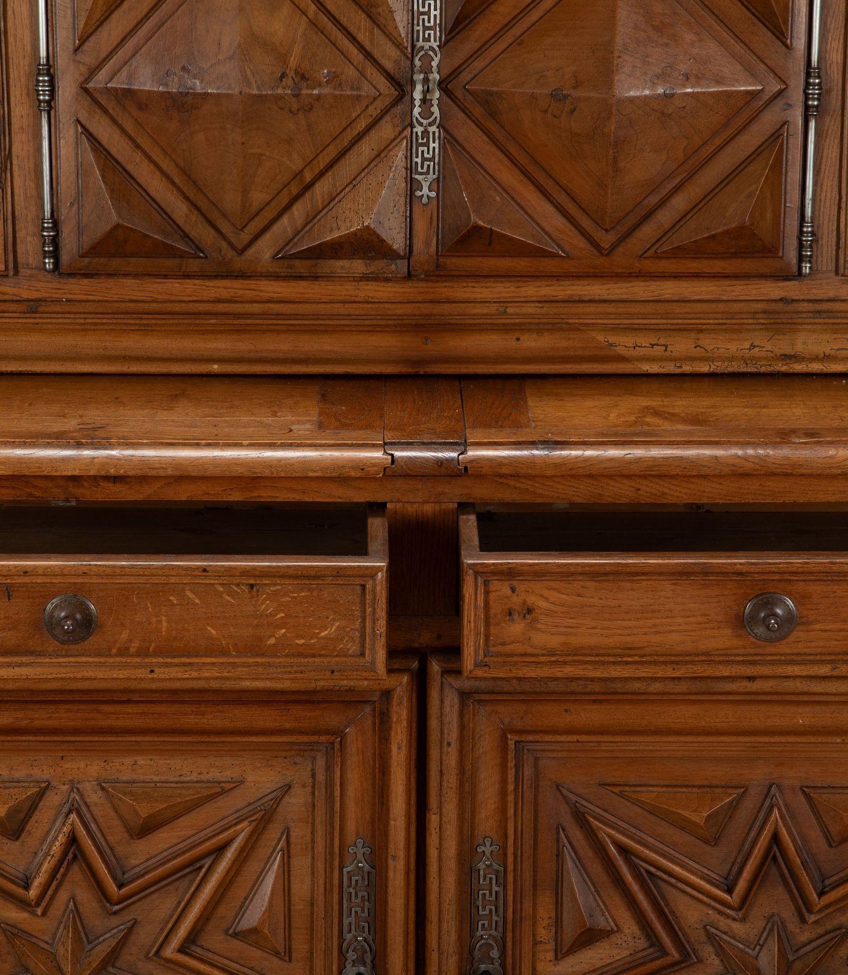Monumentale buffet francese del XIX secolo in noce e Oak in vendita 9