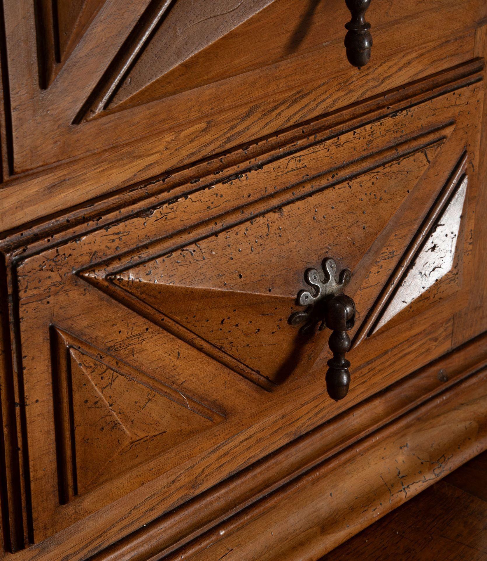 Monumentale buffet francese del XIX secolo in noce e Oak in vendita 10