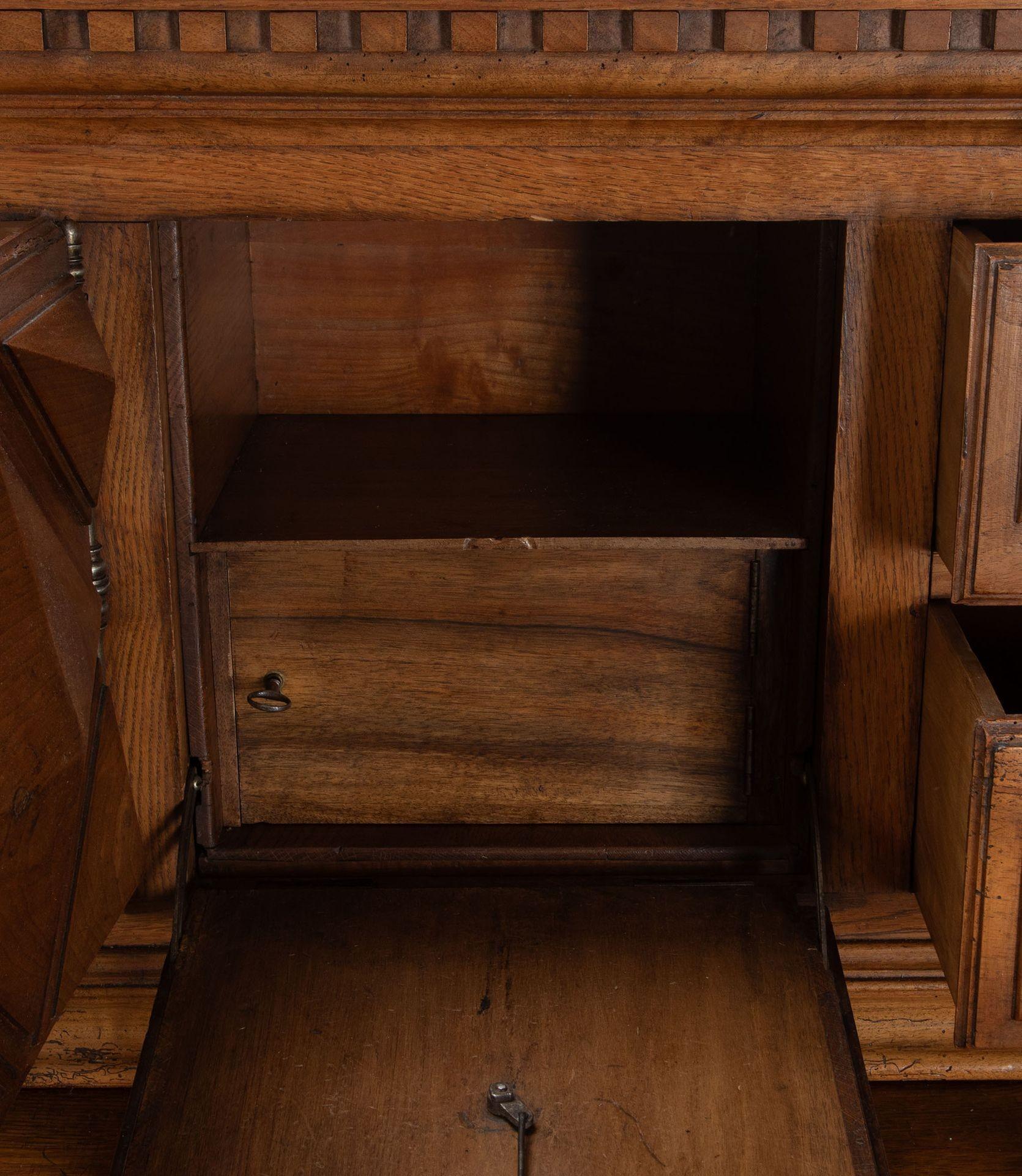 Monumentale buffet francese del XIX secolo in noce e Oak in vendita 11