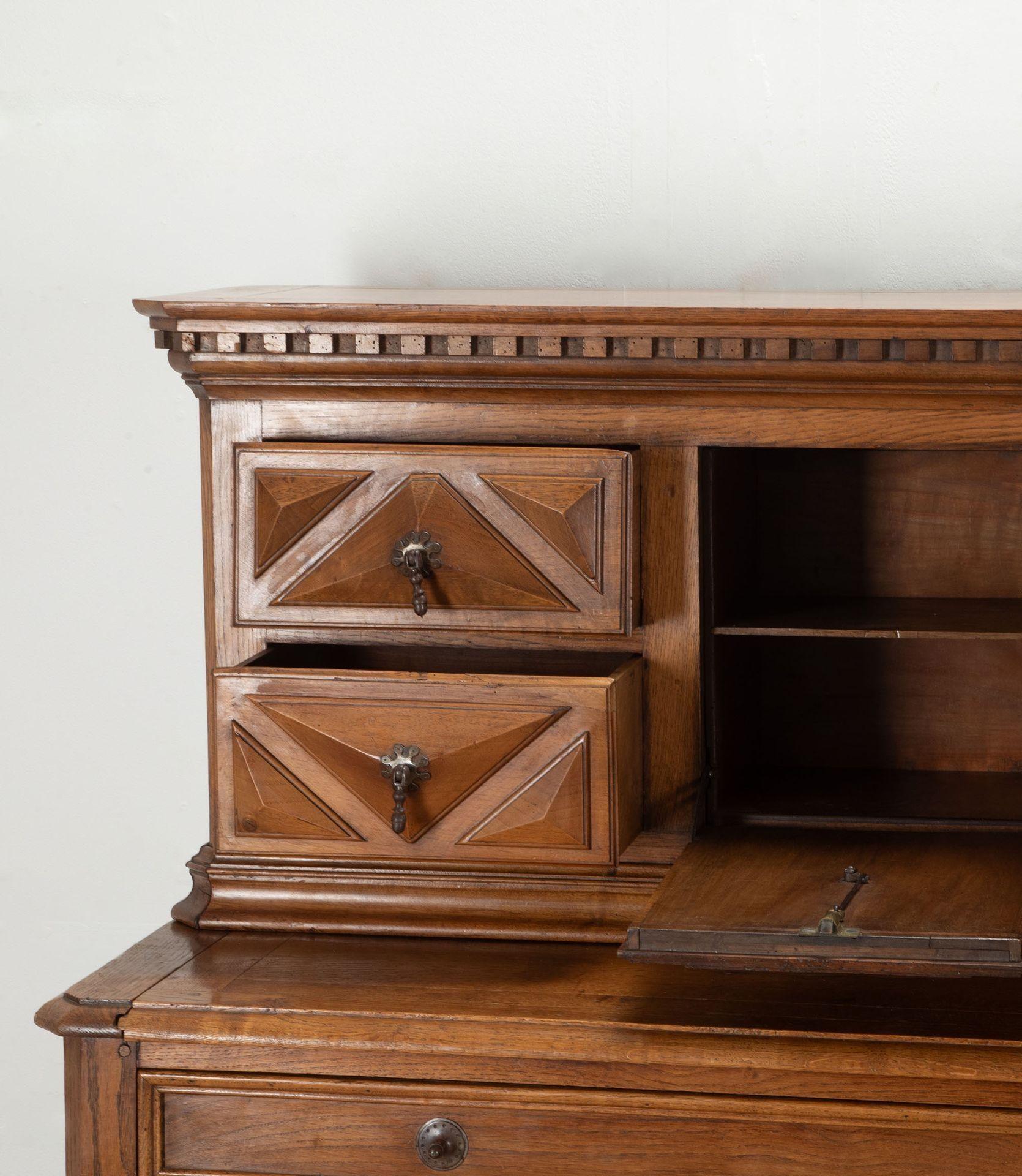 Monumentale buffet francese del XIX secolo in noce e Oak in vendita 12