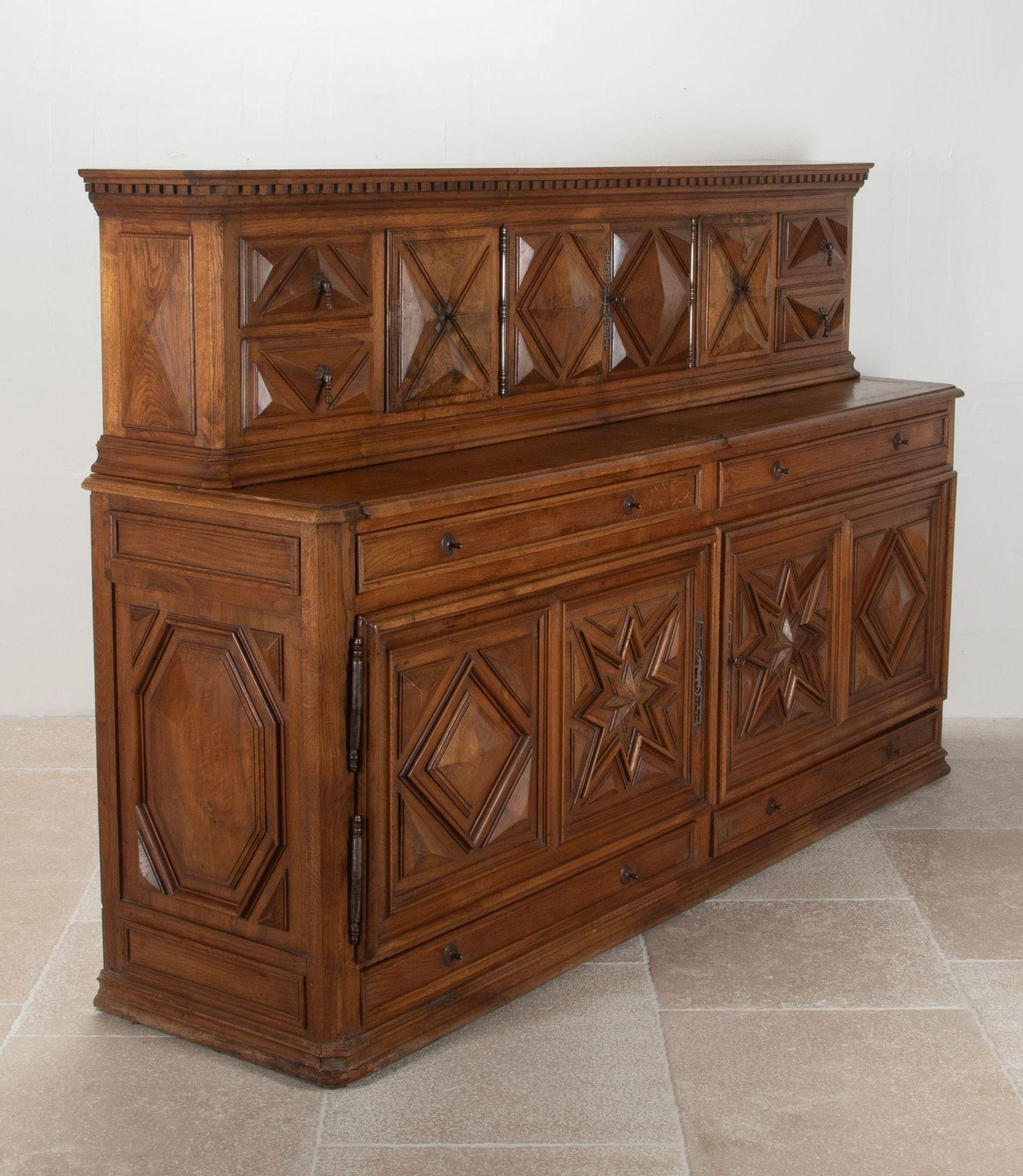 Country Monumentale buffet francese del XIX secolo in noce e Oak in vendita