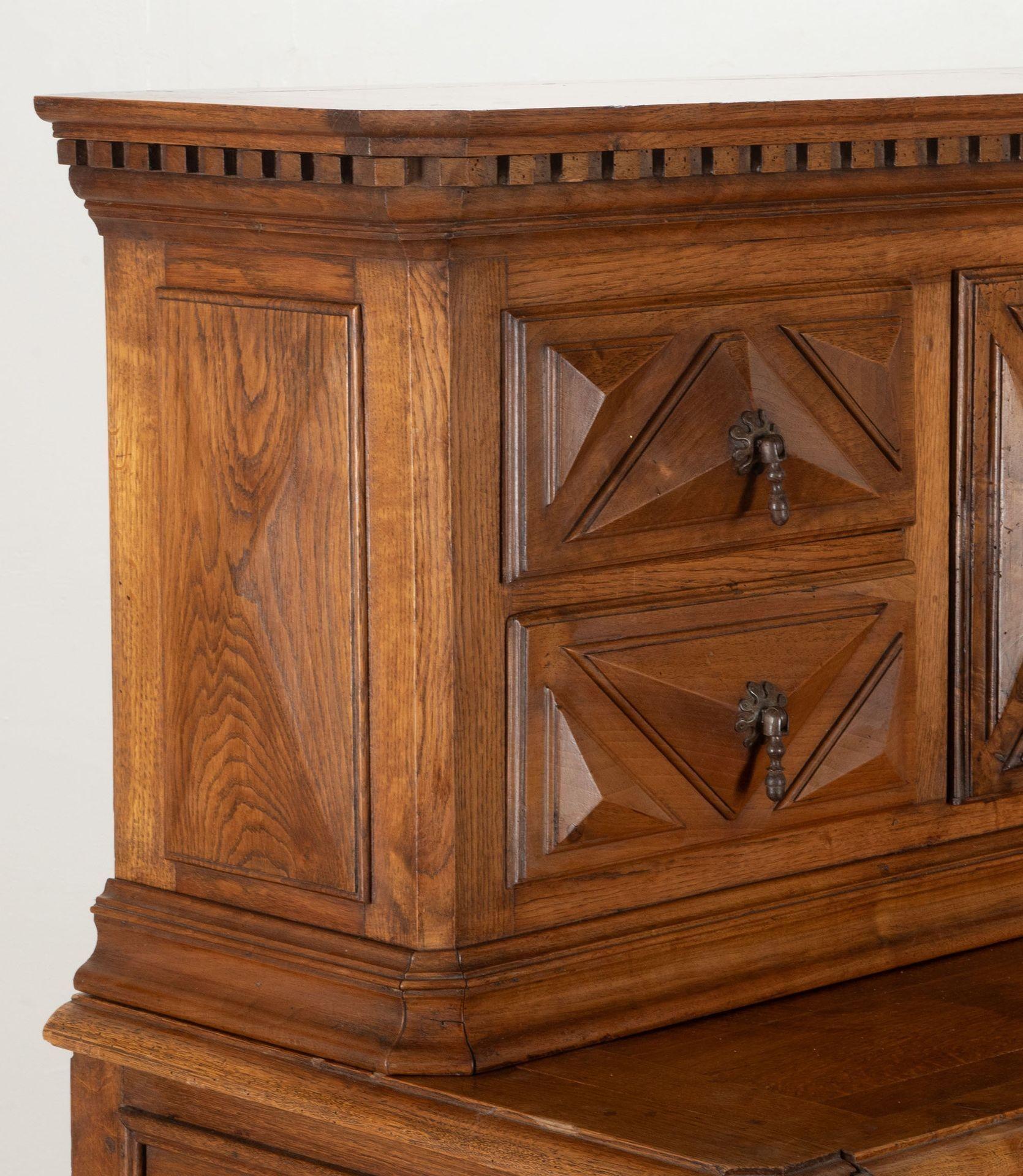 Monumentale buffet francese del XIX secolo in noce e Oak in vendita 1