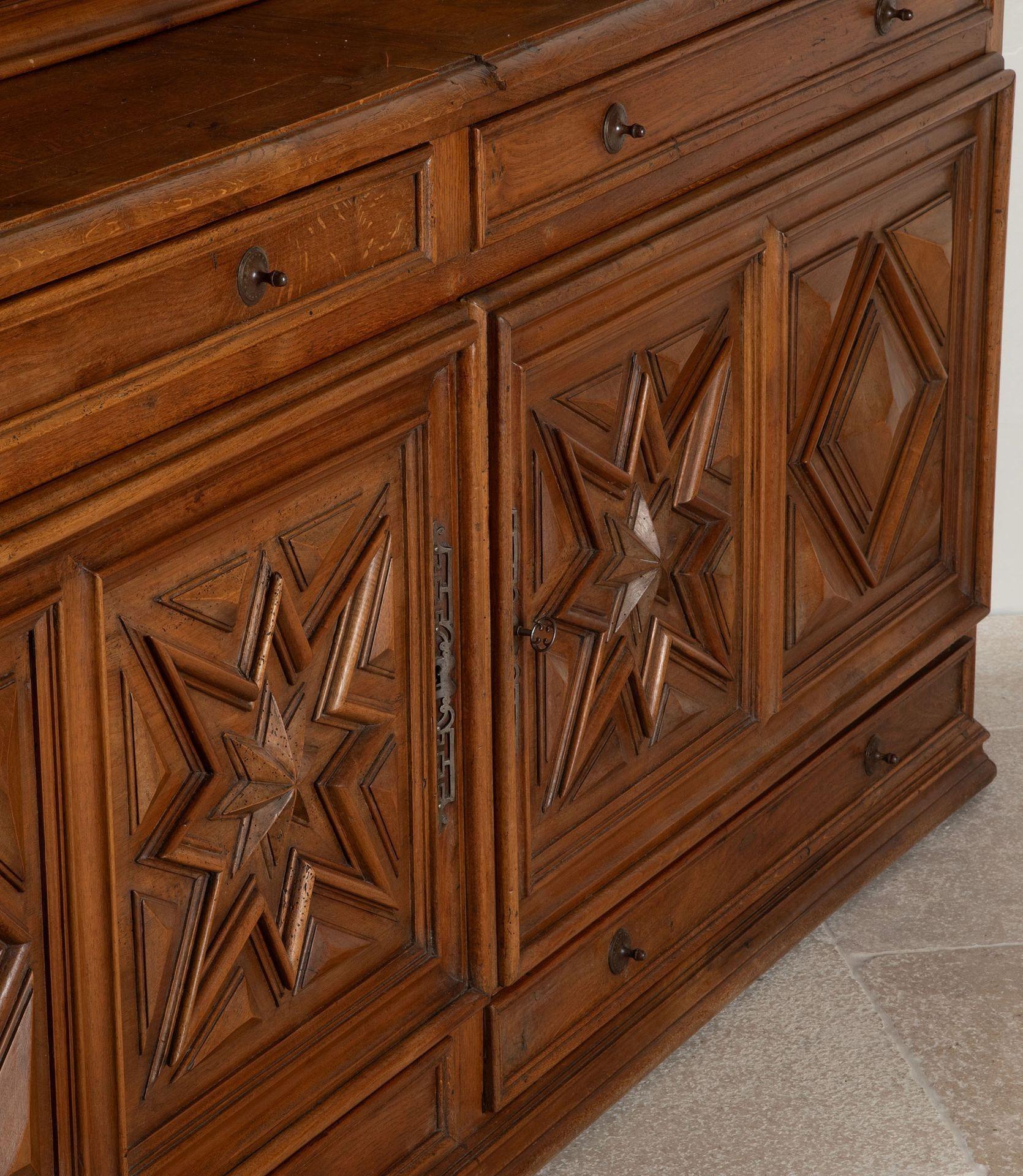 Monumentale buffet francese del XIX secolo in noce e Oak in vendita 2