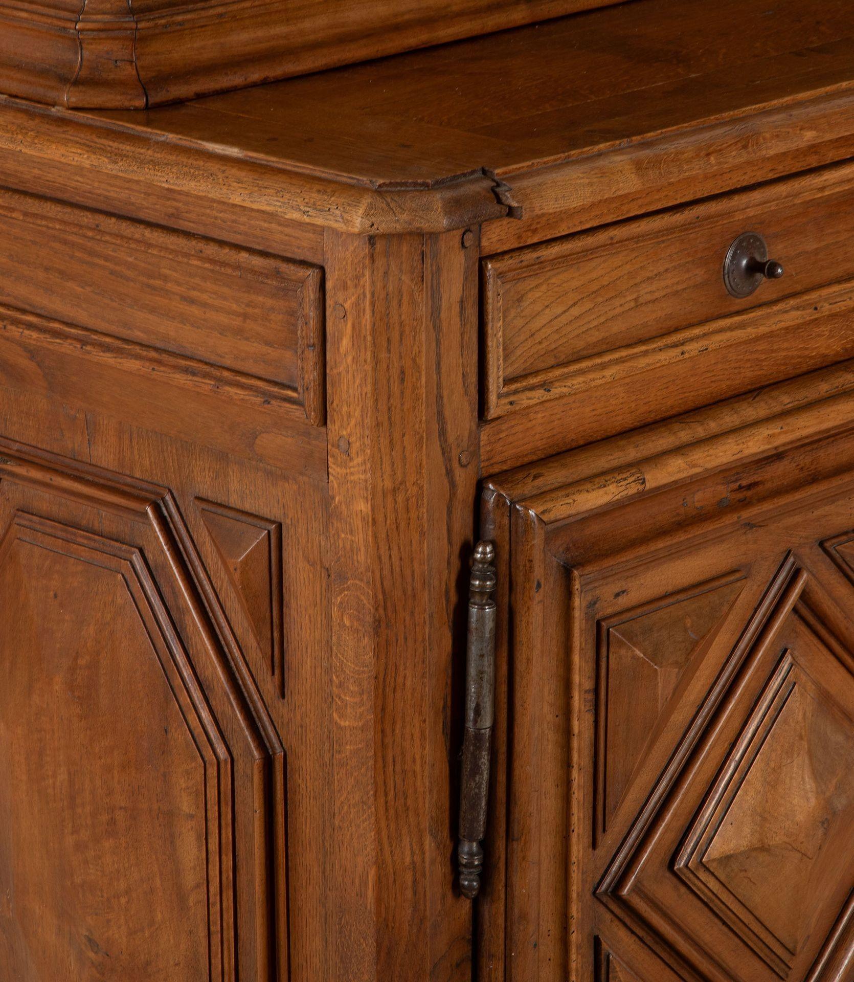 Monumentale buffet francese del XIX secolo in noce e Oak in vendita 3