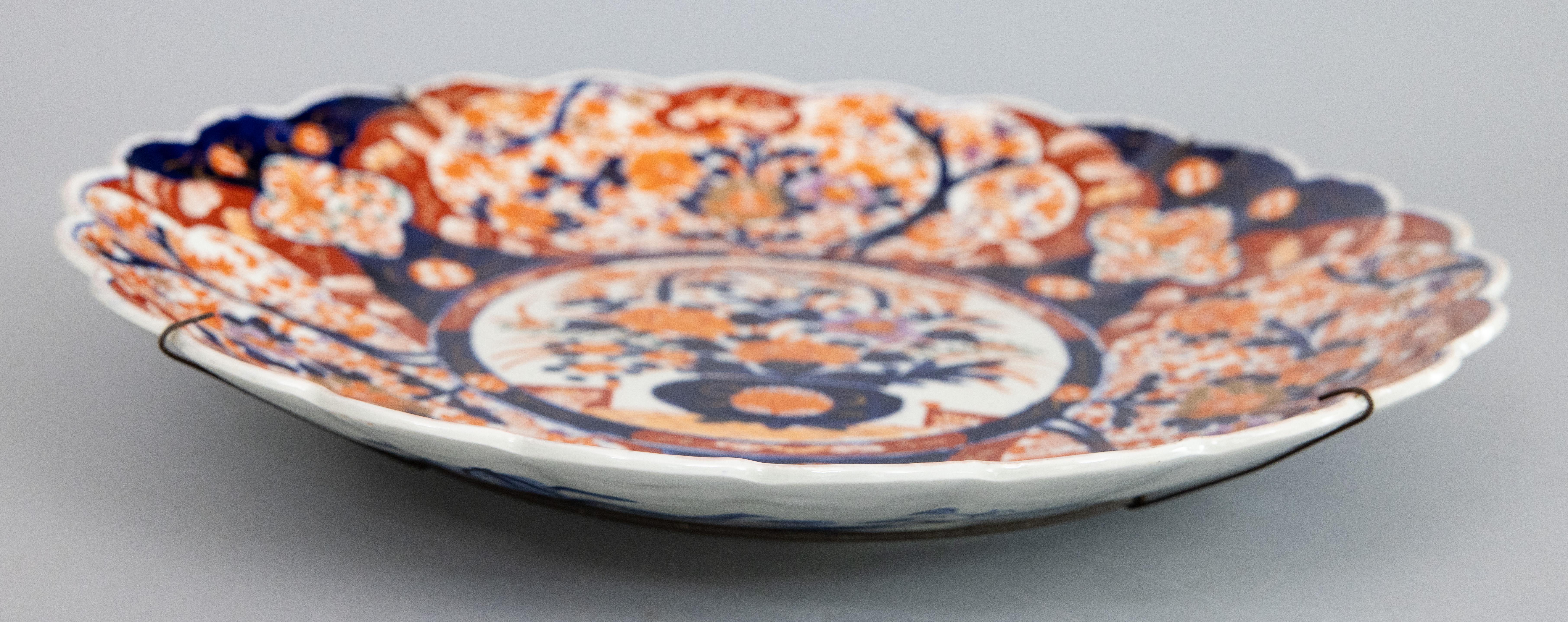 Paire de chargeurs monumentaux du 19e siècle de la période japonaise Meiji Imari festonnés en vente 3
