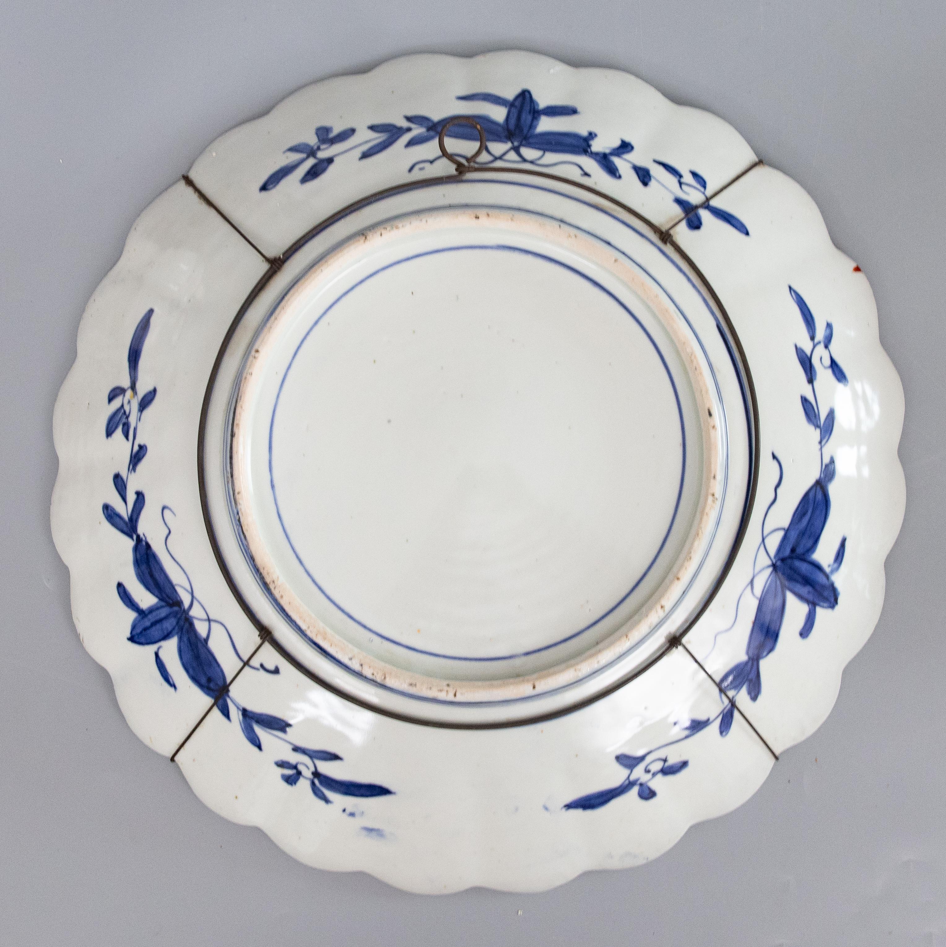 XIXe siècle Paire de chargeurs monumentaux du 19e siècle de la période japonaise Meiji Imari festonnés en vente