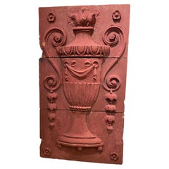 Monumentale urne néoclassique en terre cuite du 19ème siècle en relief architectural