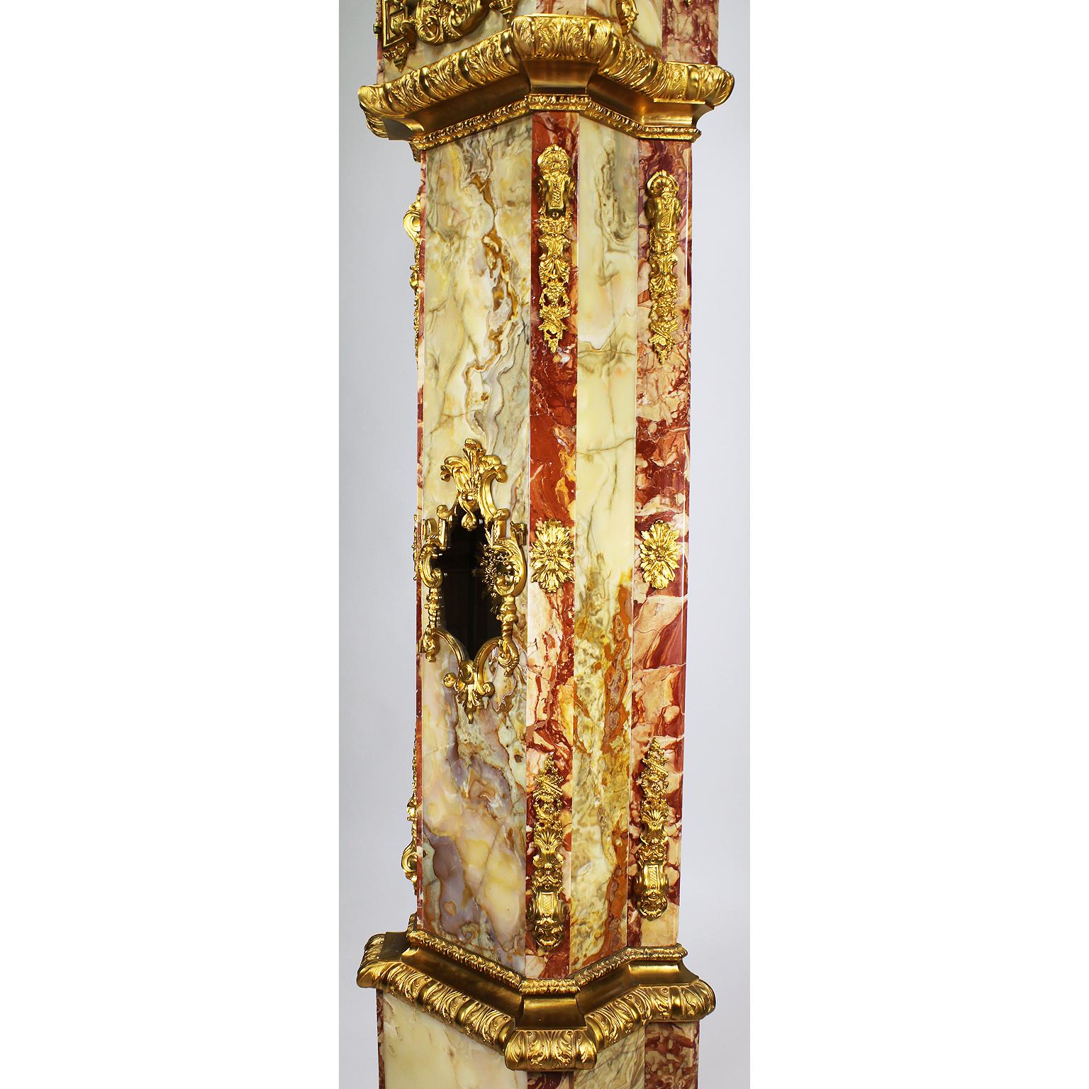 Monumentale Standuhr mit Goldbronze-Montierung aus Onyx und Marmor aus dem 19. Jahrhundert im Angebot 3