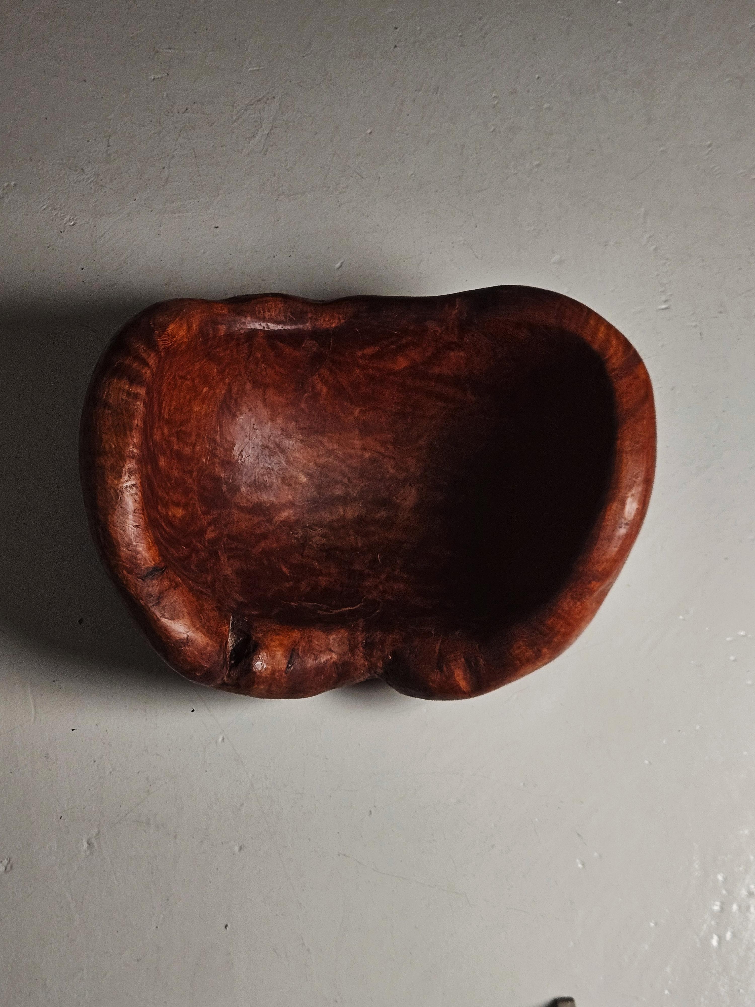 Monumentale schwedische Wurzelschale aus dem 19. Jahrhundert (Holz) im Angebot