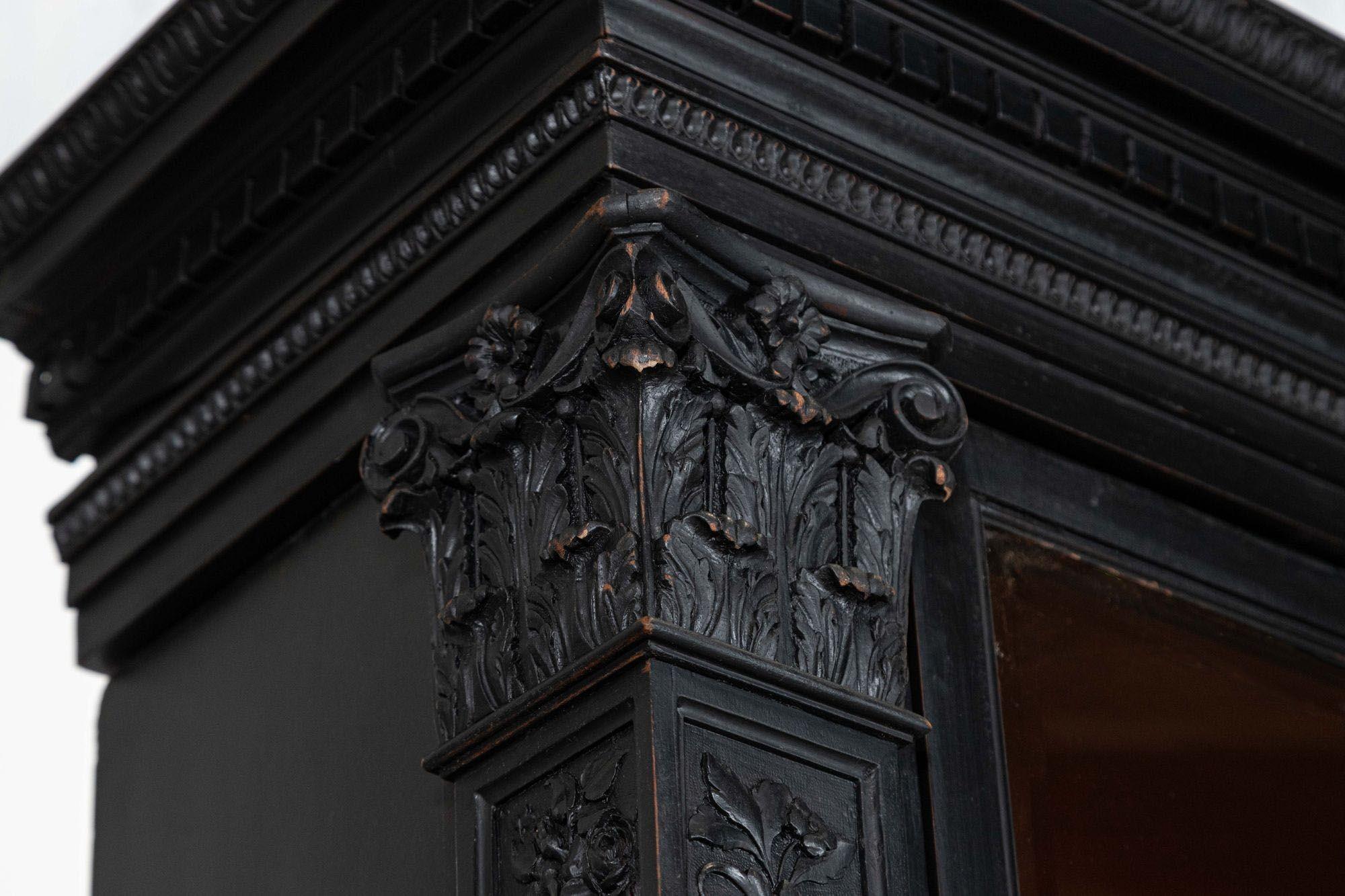 Monumentale libreria inglese del XIX secolo in mogano ebanizzato con ante a strappo in vendita 7