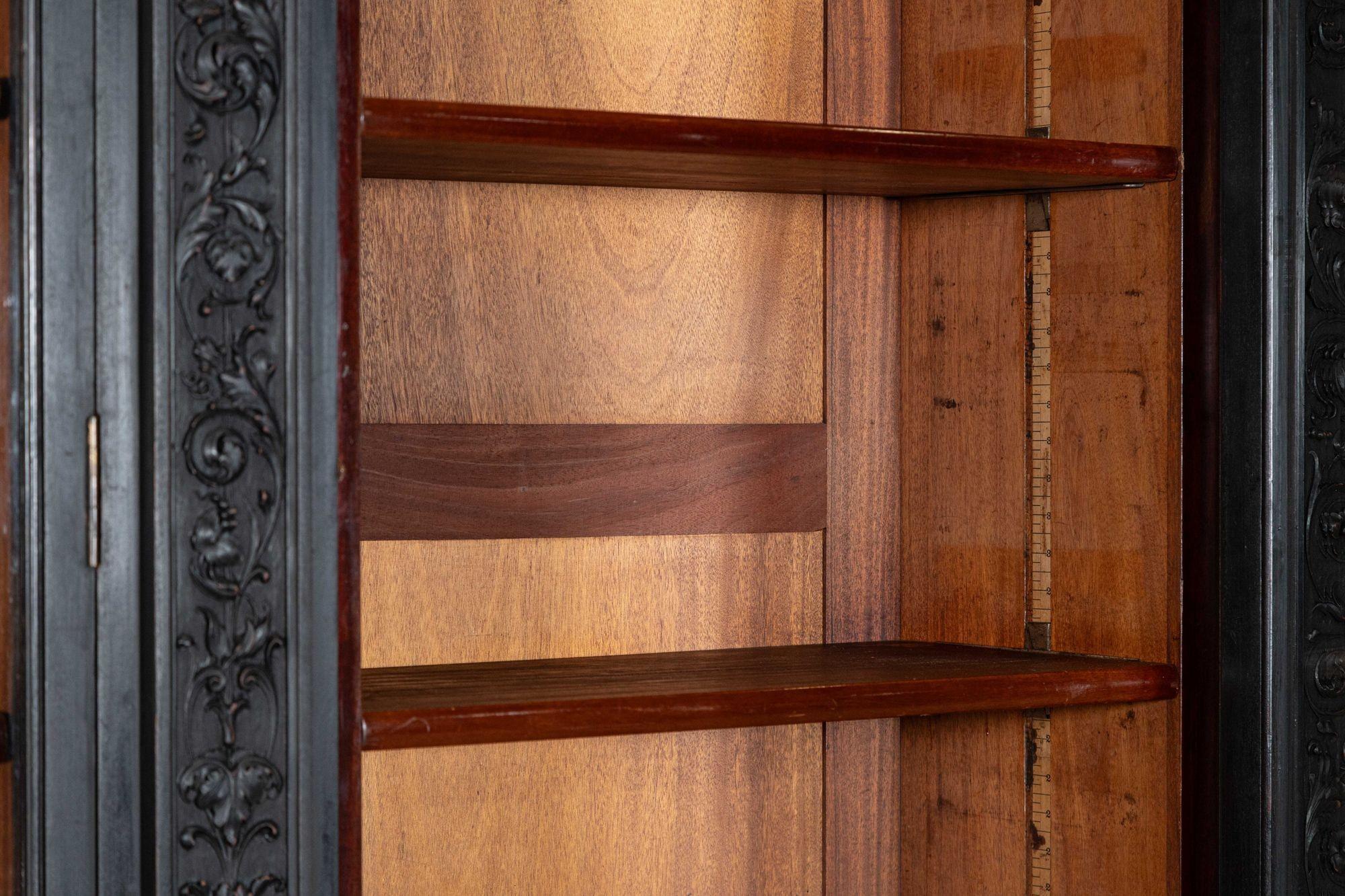 Monumentale libreria inglese del XIX secolo in mogano ebanizzato con ante a strappo in vendita 9