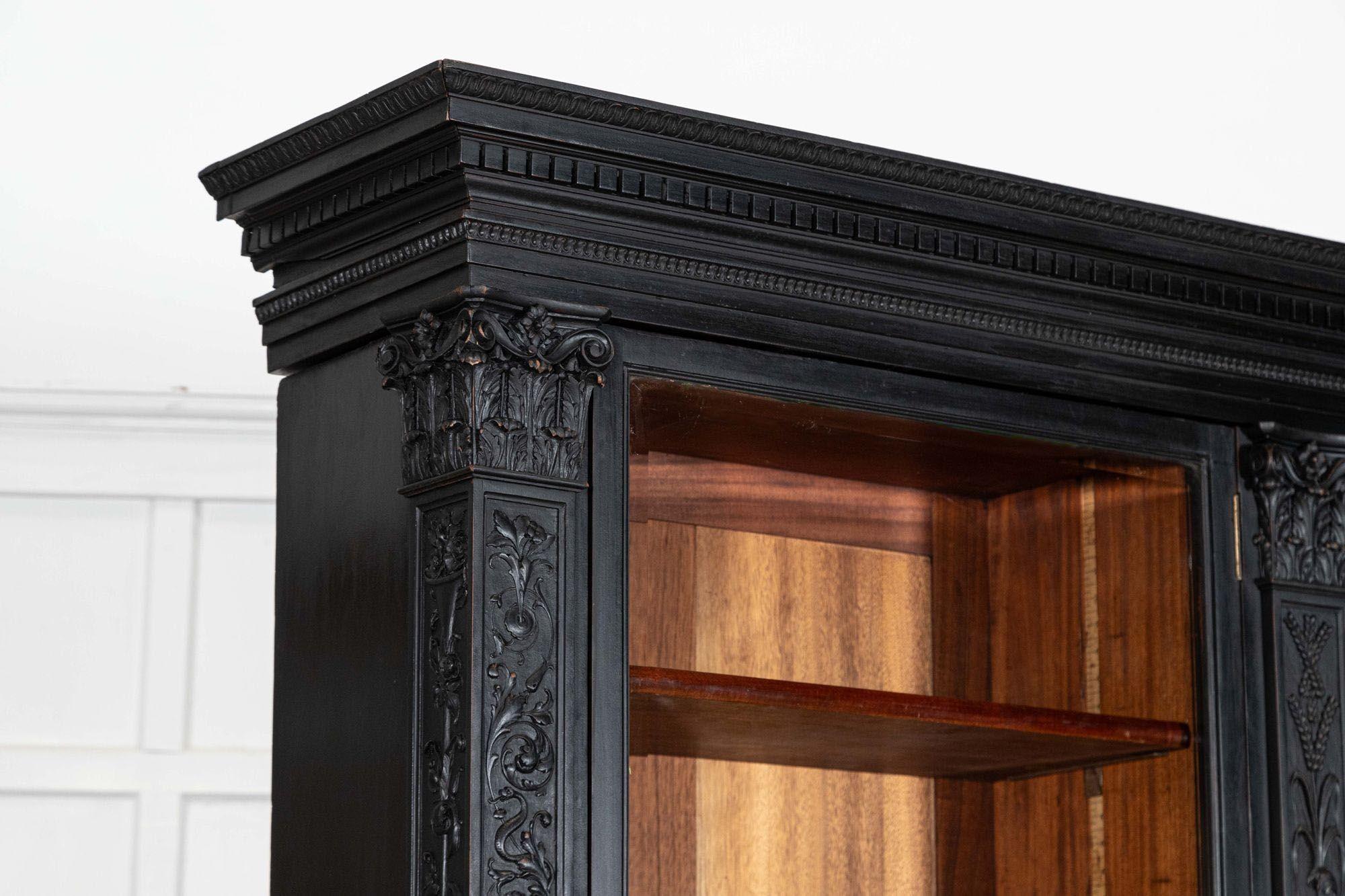 Monumentale libreria inglese del XIX secolo in mogano ebanizzato con ante a strappo in vendita 4