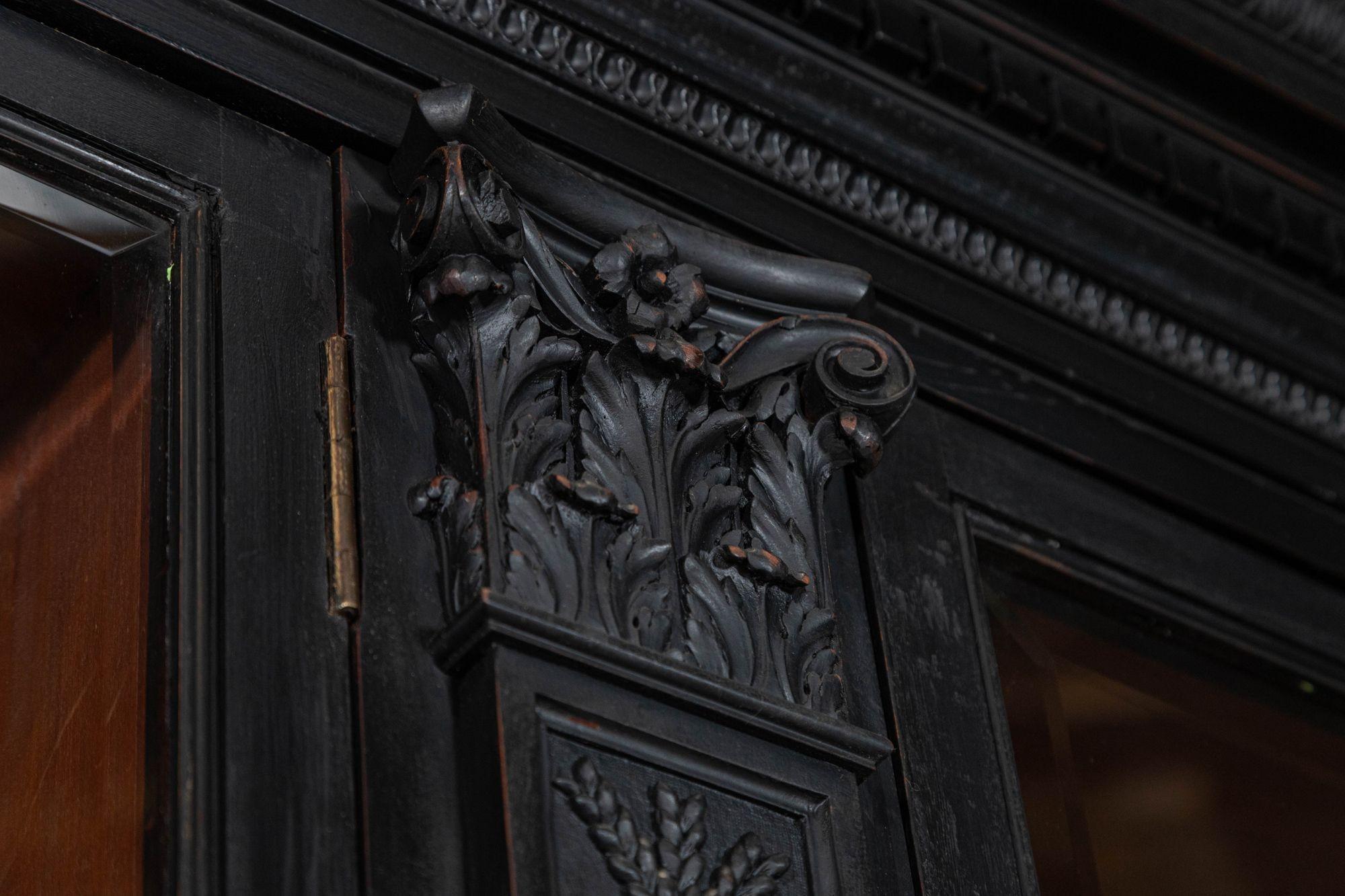 Monumentale libreria inglese del XIX secolo in mogano ebanizzato con ante a strappo in vendita 5