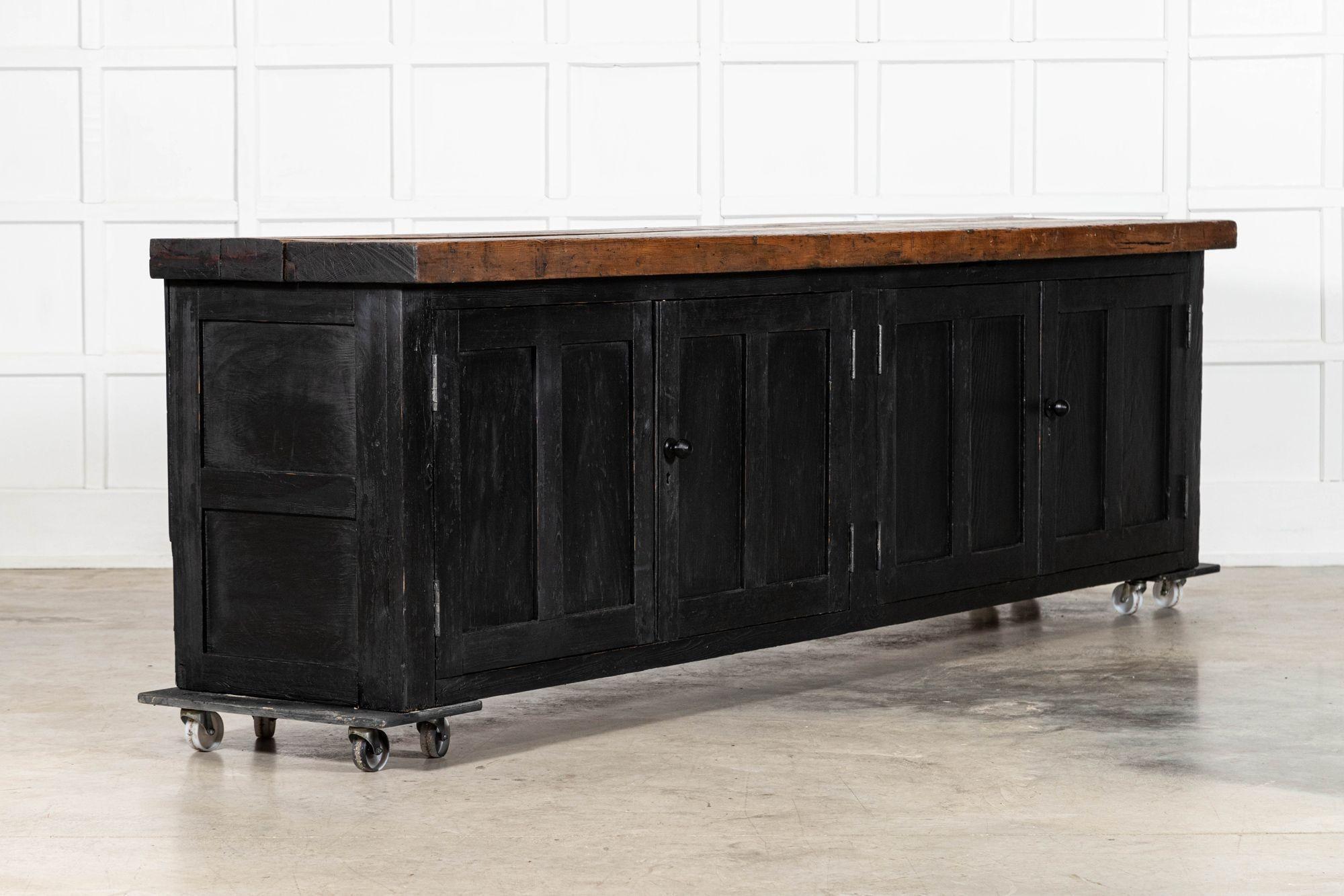 Monumentale base de commode en pin anglais ébonisé du XIXe siècle Bon état - En vente à Staffordshire, GB