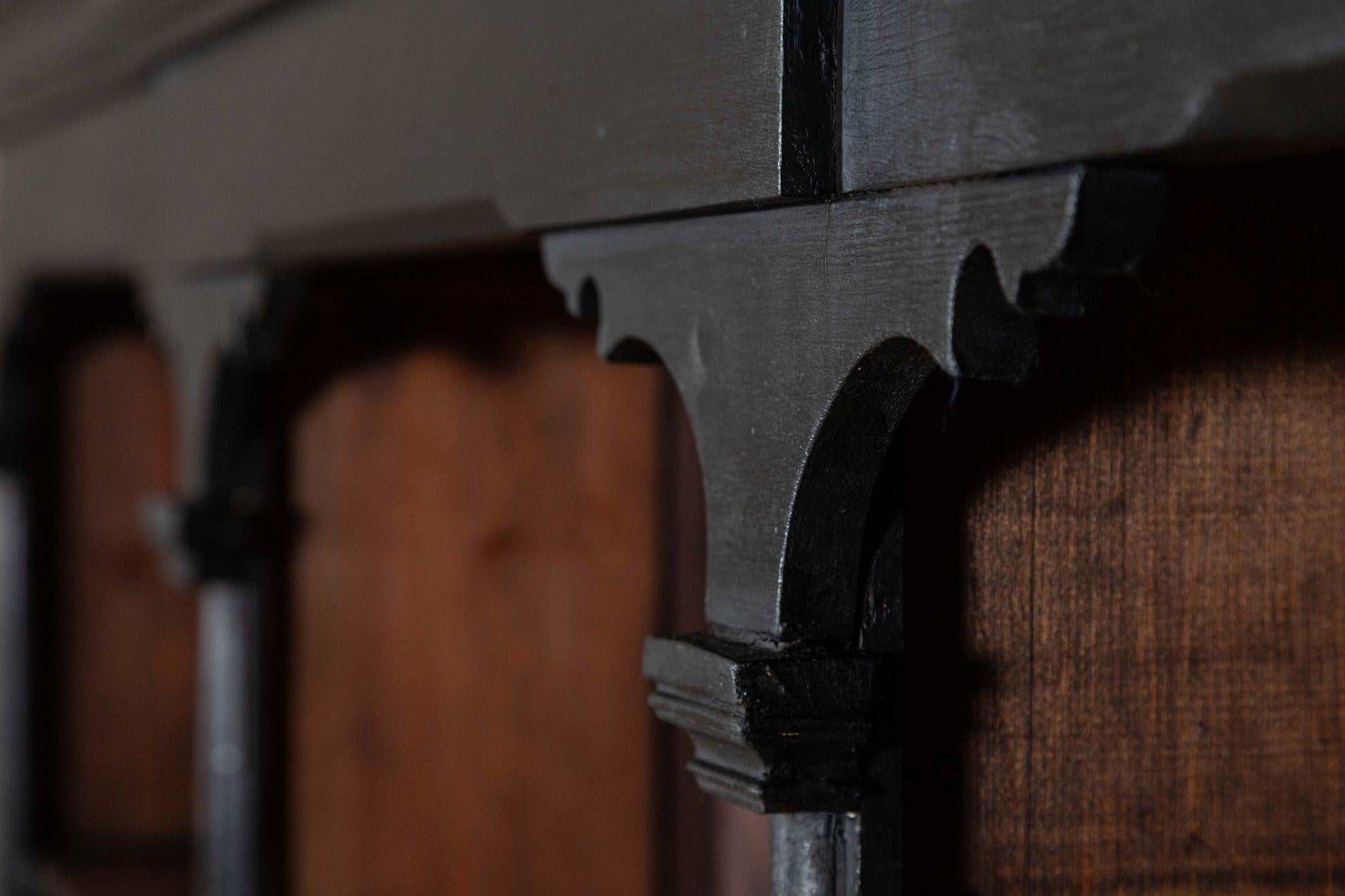 Monumental Cómoda Estantería de Pino Ebonizado del S. XIX en venta 8