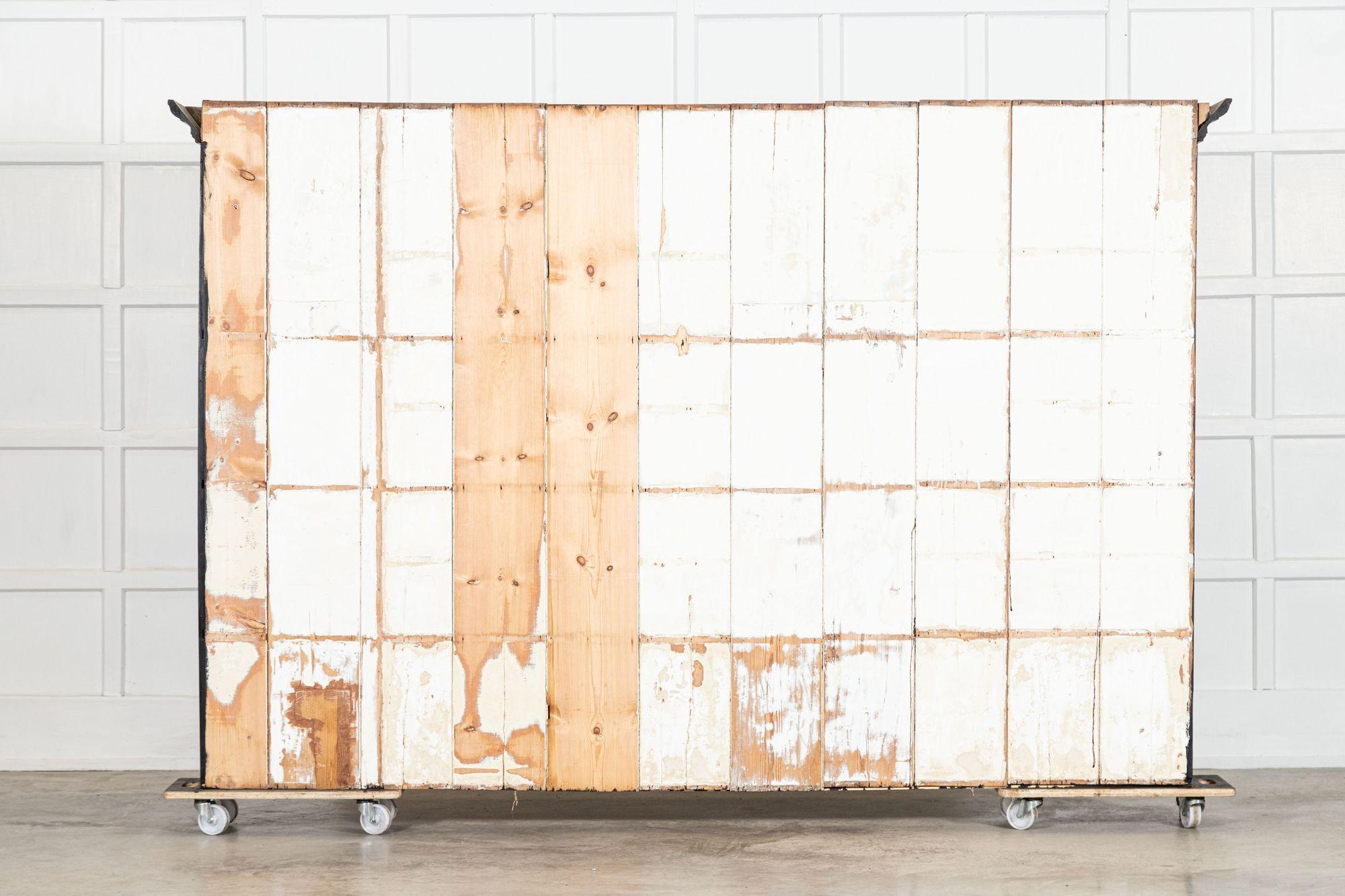 Monumental Cómoda Estantería de Pino Ebonizado del S. XIX en venta 9