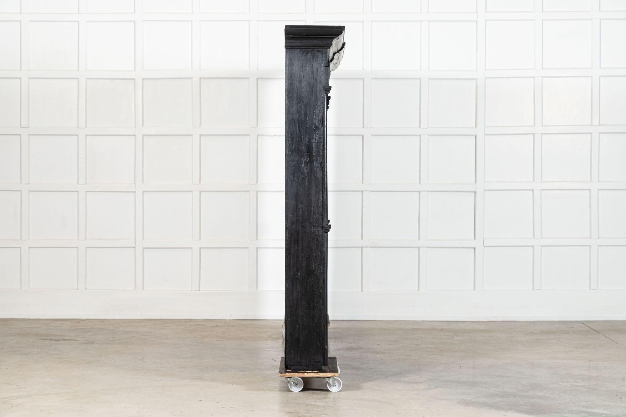 Monumental Cómoda Estantería de Pino Ebonizado del S. XIX en venta 2