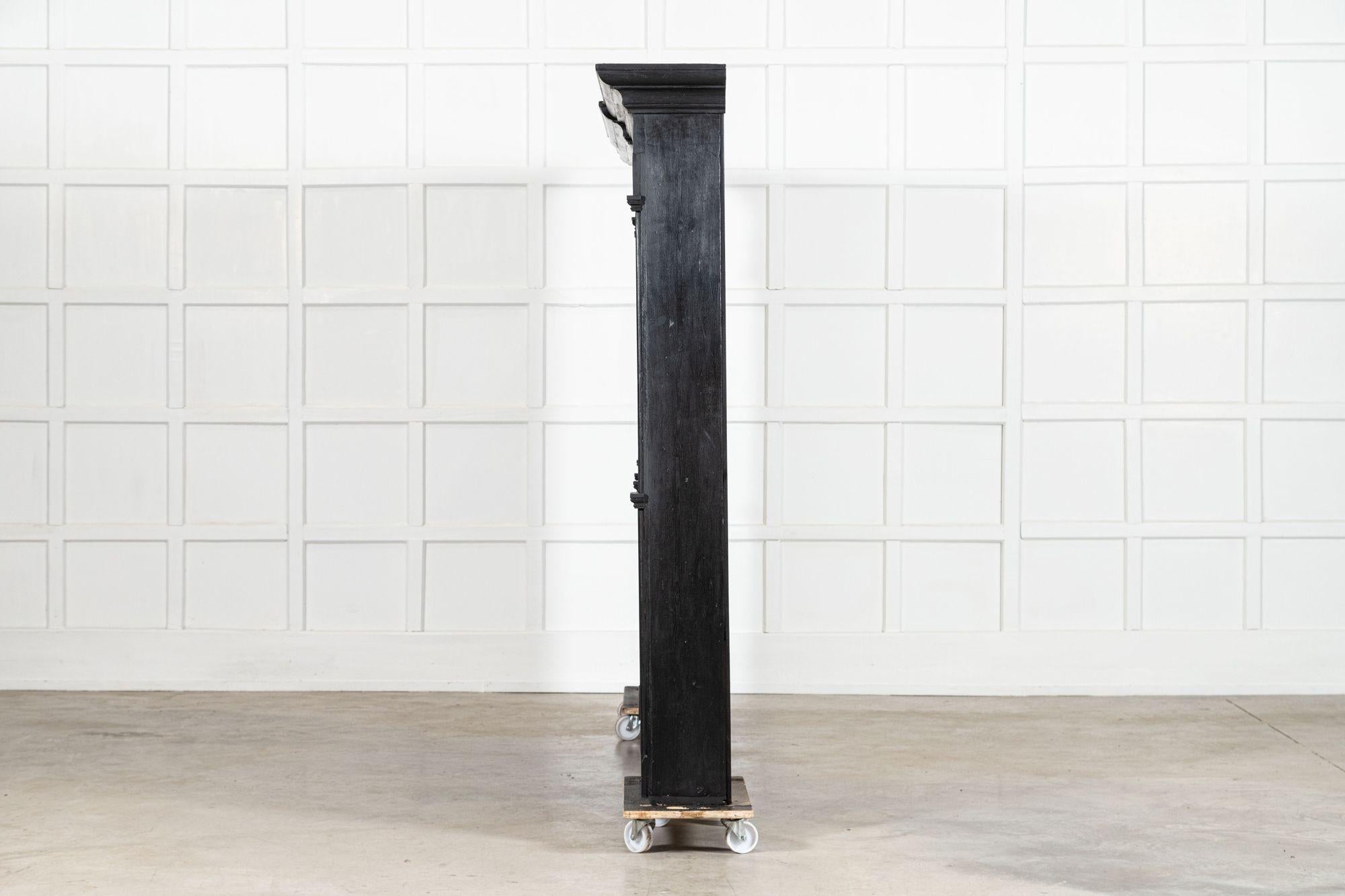 Monumental Cómoda Estantería de Pino Ebonizado del S. XIX en venta 3