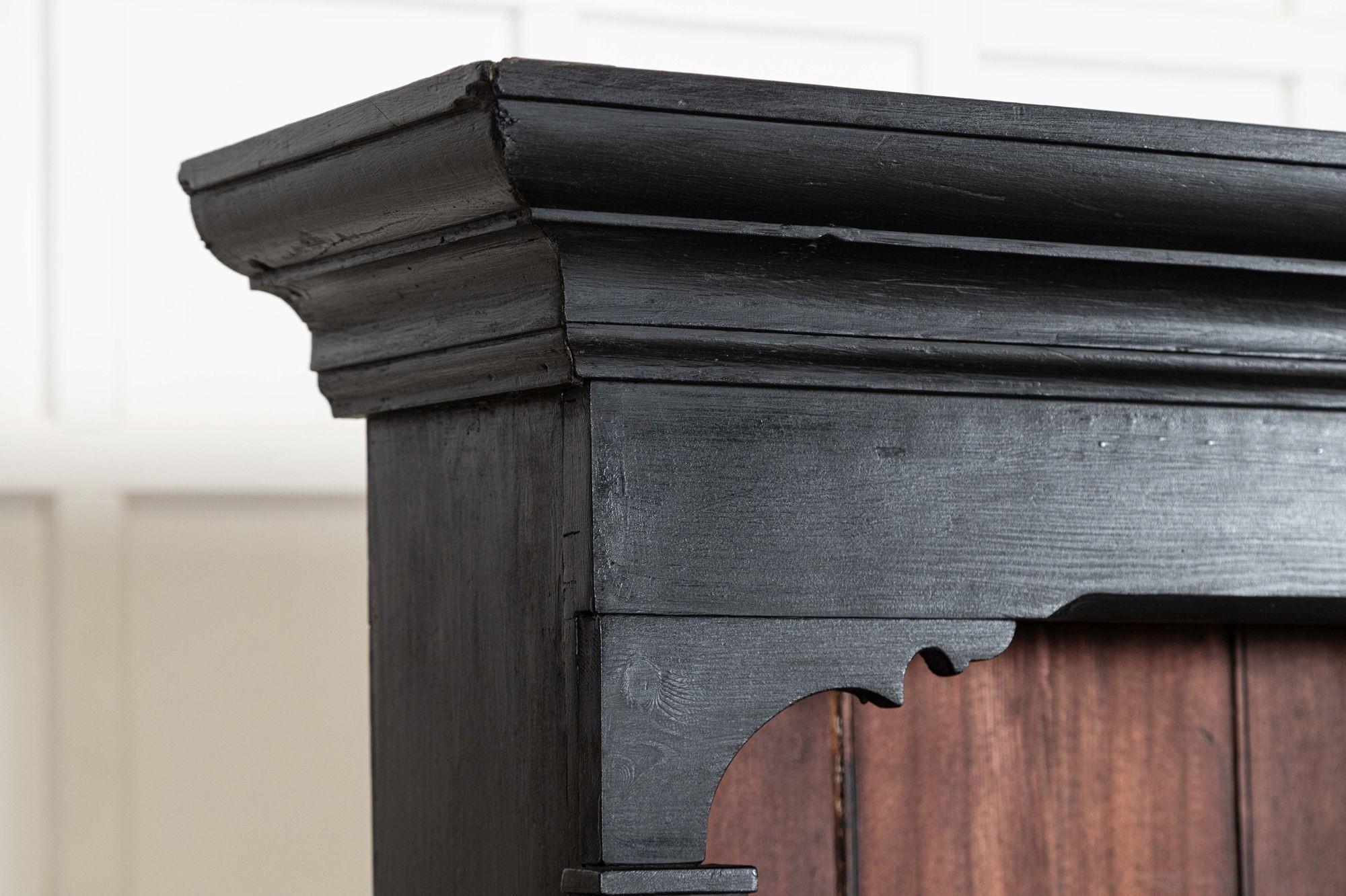 Monumental Cómoda Estantería de Pino Ebonizado del S. XIX en venta 5