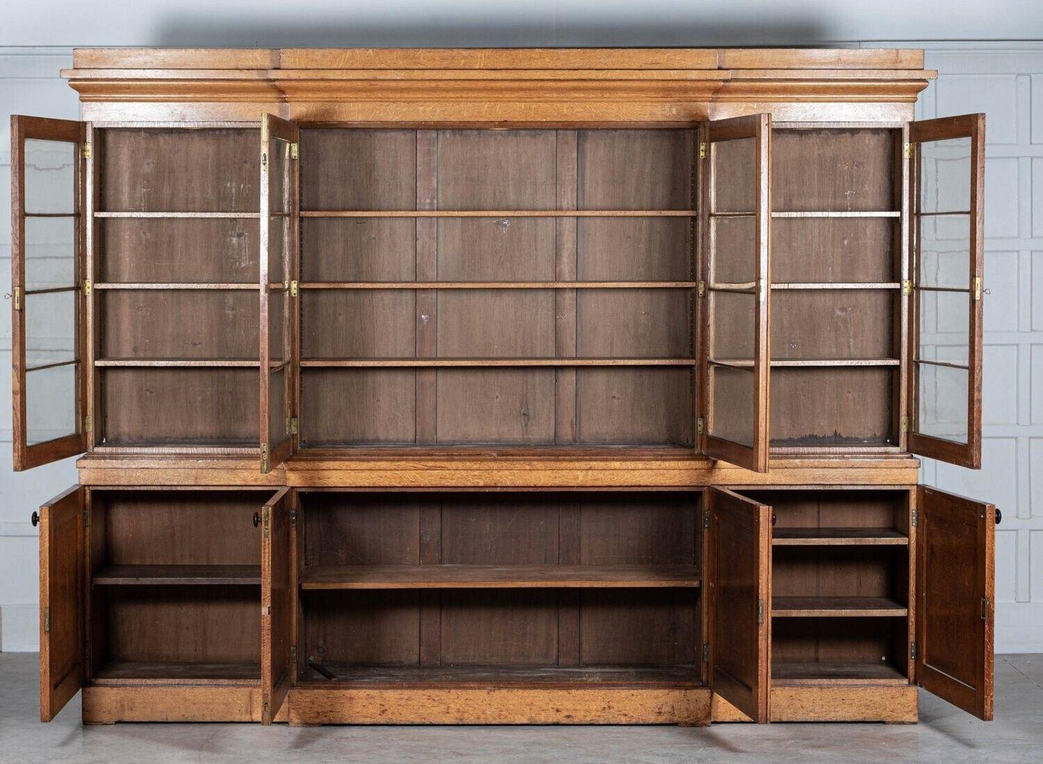 circa 1880
Monumentale libreria del XIX secolo in rovere smaltato con ripiani regolabili e chiavi
Forma, usura e colore eccellenti. Un esempio eccezionale
sku 1162
L319 x P48 x H247 cm
Base L307 x P52 x H98 cm
Piano W319 x P42 x H149 cm


Si divide
