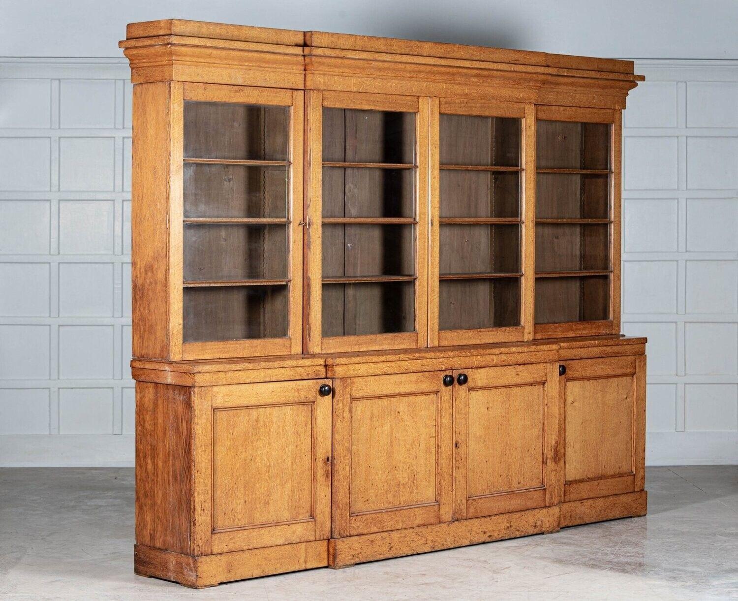 Monumental 19thC English Glazed Oak Breakfront Bookcase In Good Condition For Sale In Staffordshire, GB