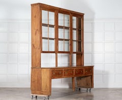 Monumentale commode anglaise en pin émaillé du 19ème siècle