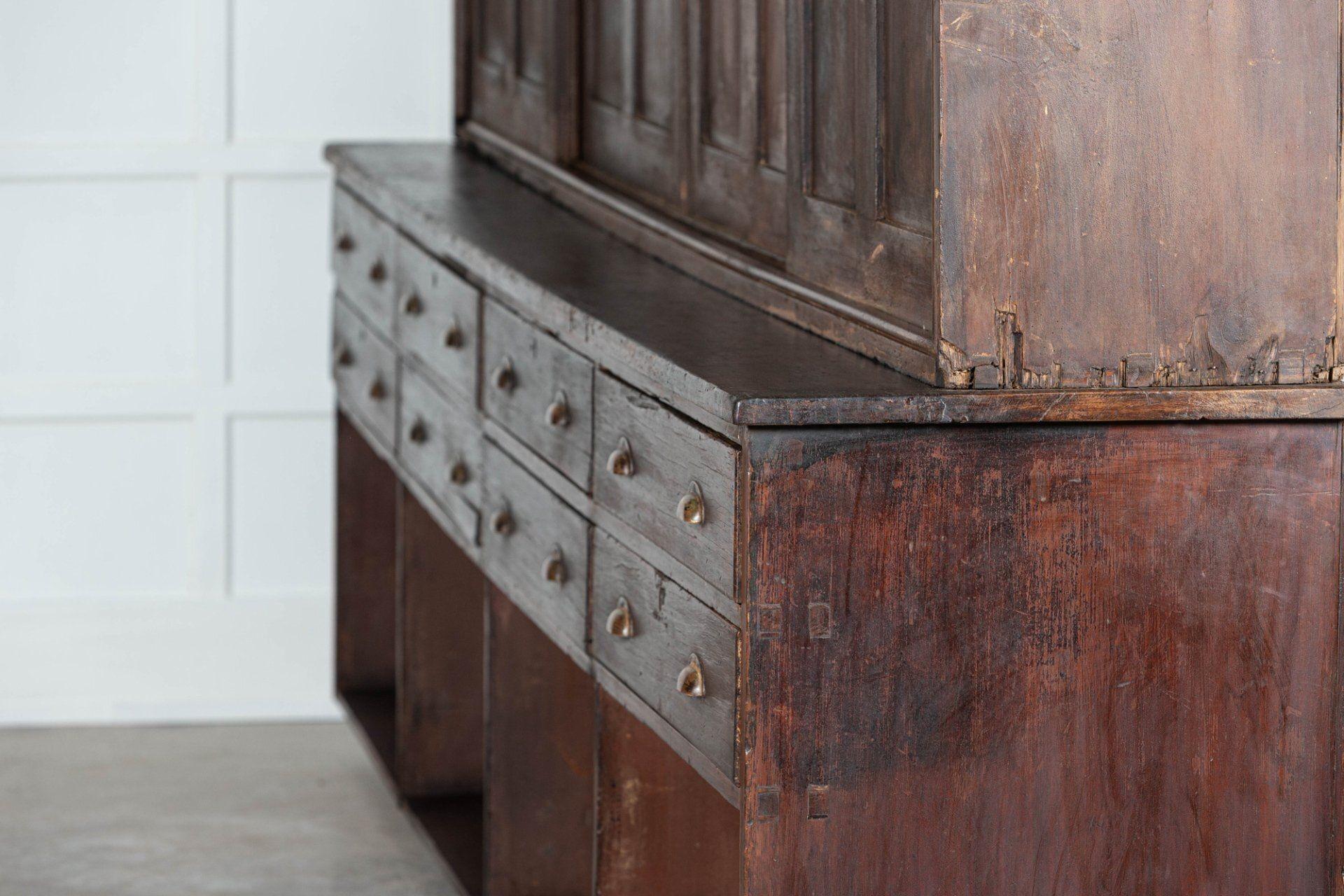 Monumentale armoire de ménage / Haberdashery en pin anglais du 19ème siècle en vente 7