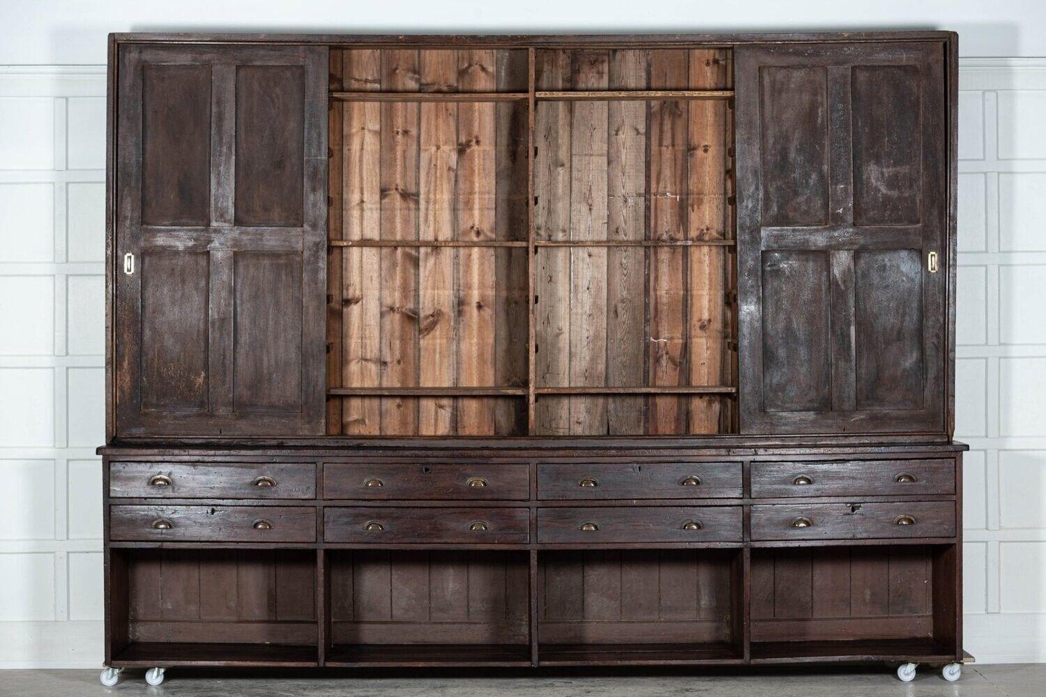 Monumentale armoire de ménage / Haberdashery en pin anglais du 19ème siècle Bon état - En vente à Staffordshire, GB