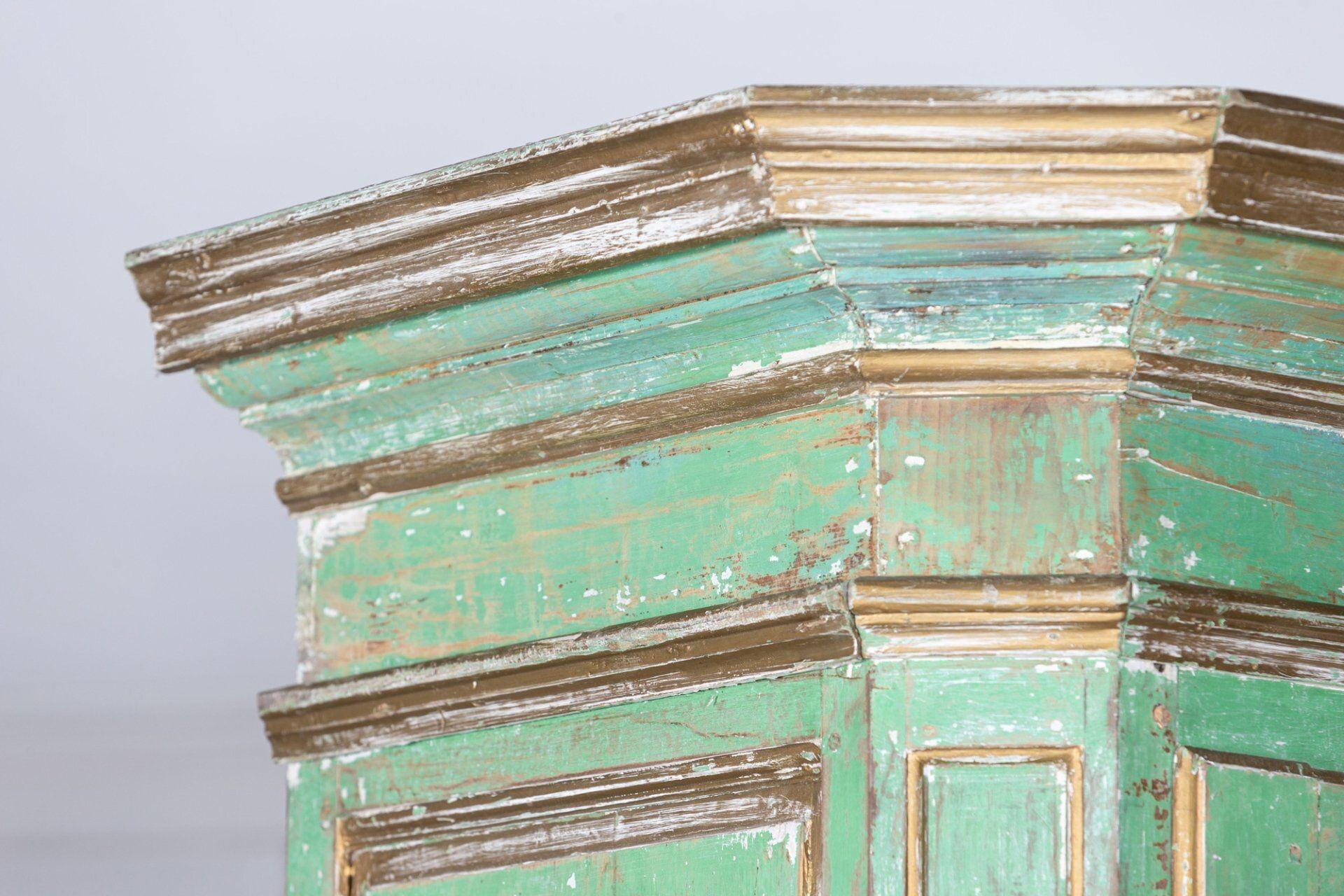Monumentale 19. Jahrhundert Französisch Dry Scraped gemalt Kiefer Armoire im Angebot 6