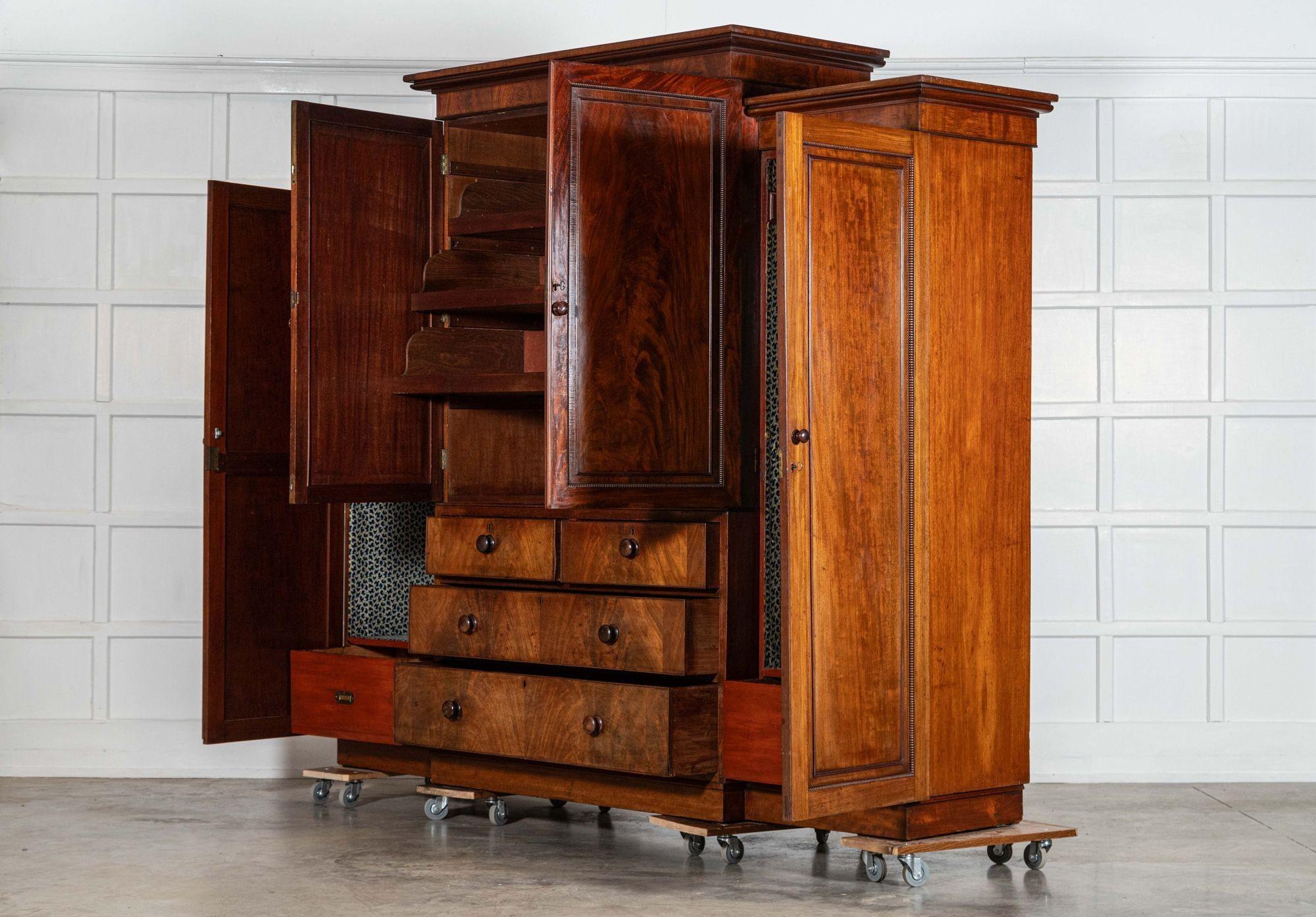 Monumentale armoire à glace en acajou du 19e siècle en vente 1