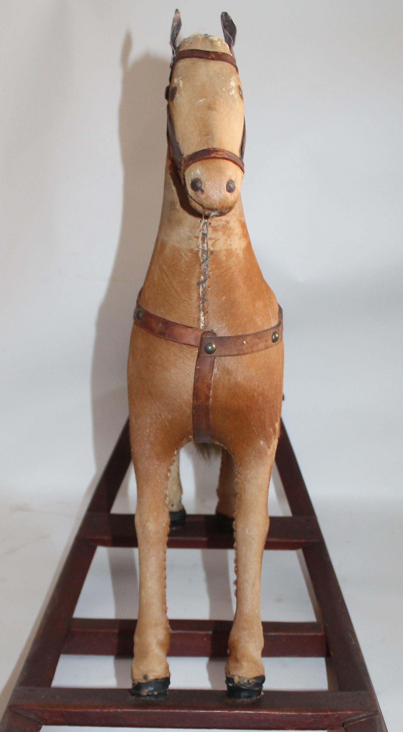 Monumental cheval à bascule du XIXe siècle avec peinture d'origine en vente 5