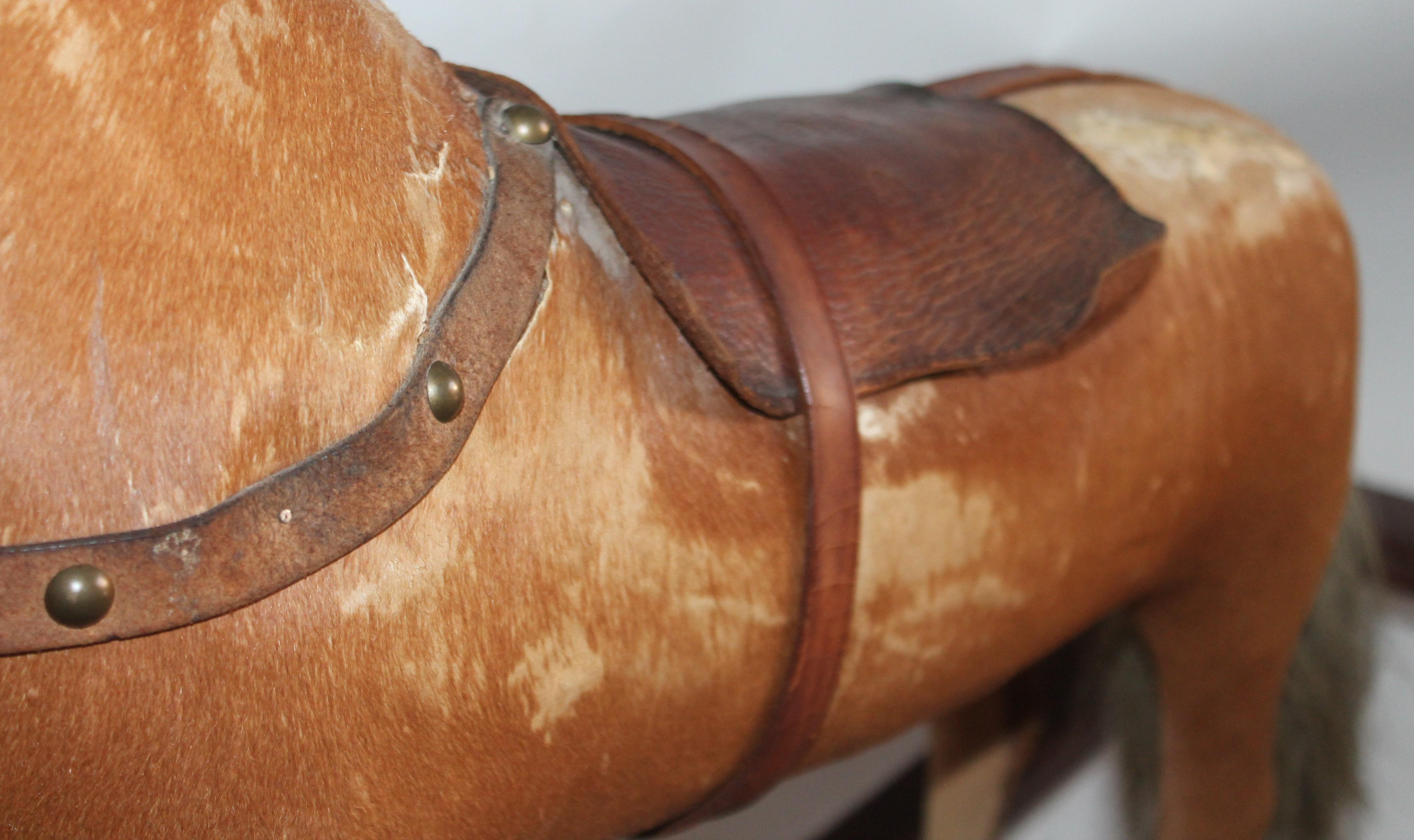 Monumental cheval à bascule du XIXe siècle avec peinture d'origine en vente 1