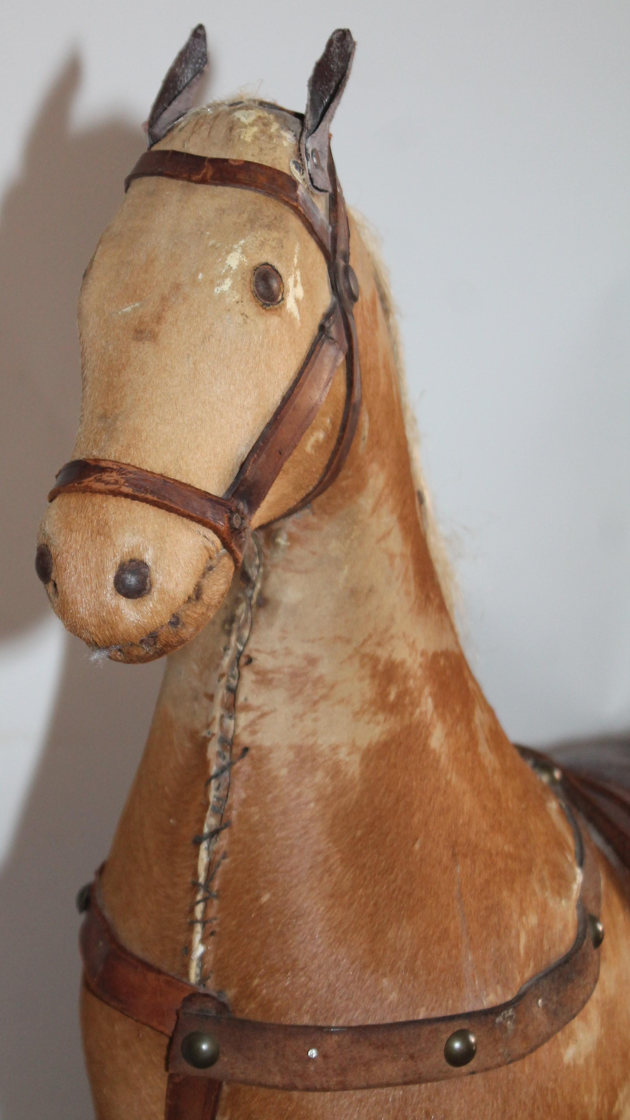 Monumental cheval à bascule du XIXe siècle avec peinture d'origine en vente 2
