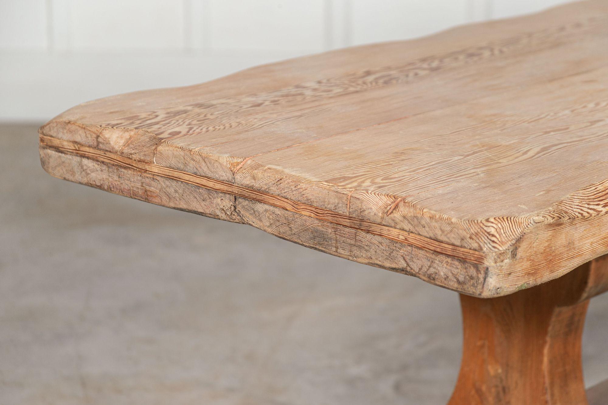 Table de réfectoire monumentale en pin écossais du 19e siècle en vente 3