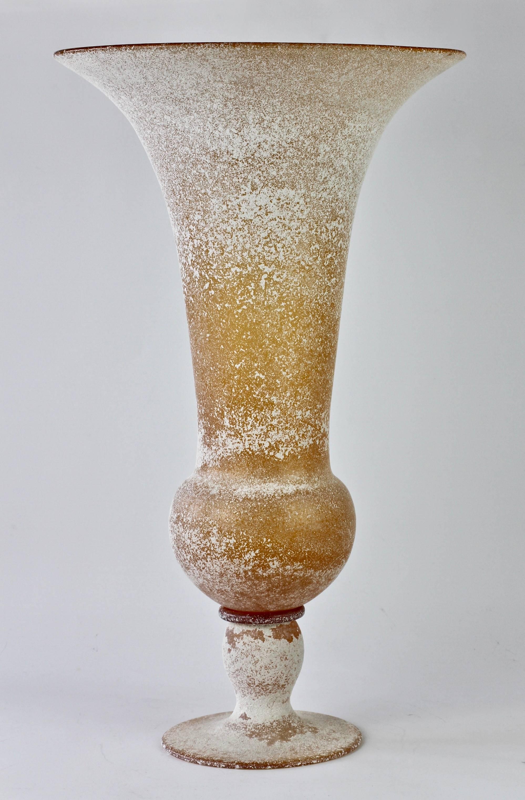 Mid-Century Modern Monumental Seguso Vetri Darte Amber 'A Scavo' Murano Glass Vase