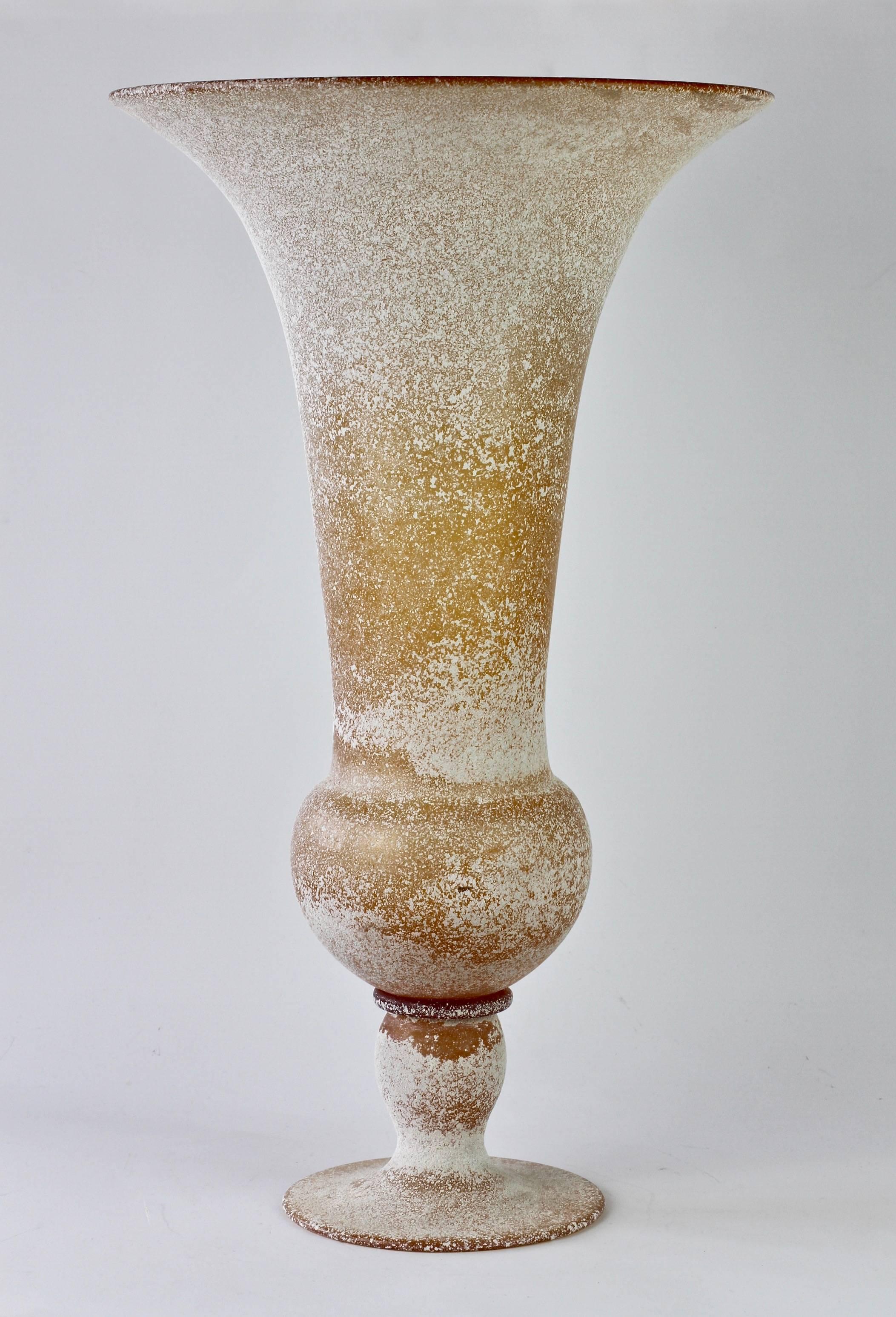 Mid-20th Century Monumental Seguso Vetri Darte Amber 'A Scavo' Murano Glass Vase