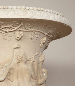 Monumentale Vasen oder Urnen aus Verbundstein des 21. Jahrhunderts im Stil der Medici und Borghese