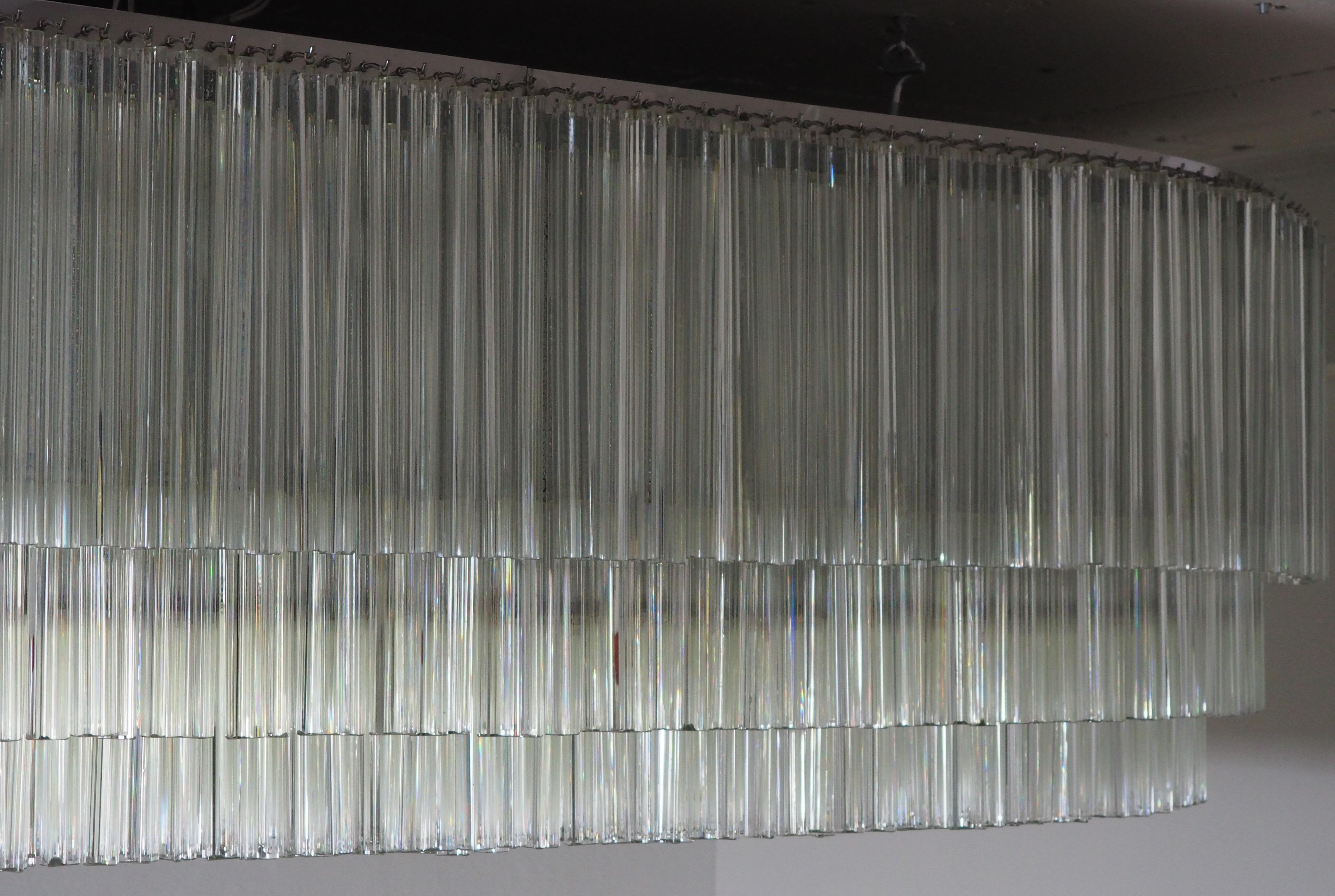 Lustre monumental ovale en verre de Murano à 70 lumières, vers les années 1960 en vente 9