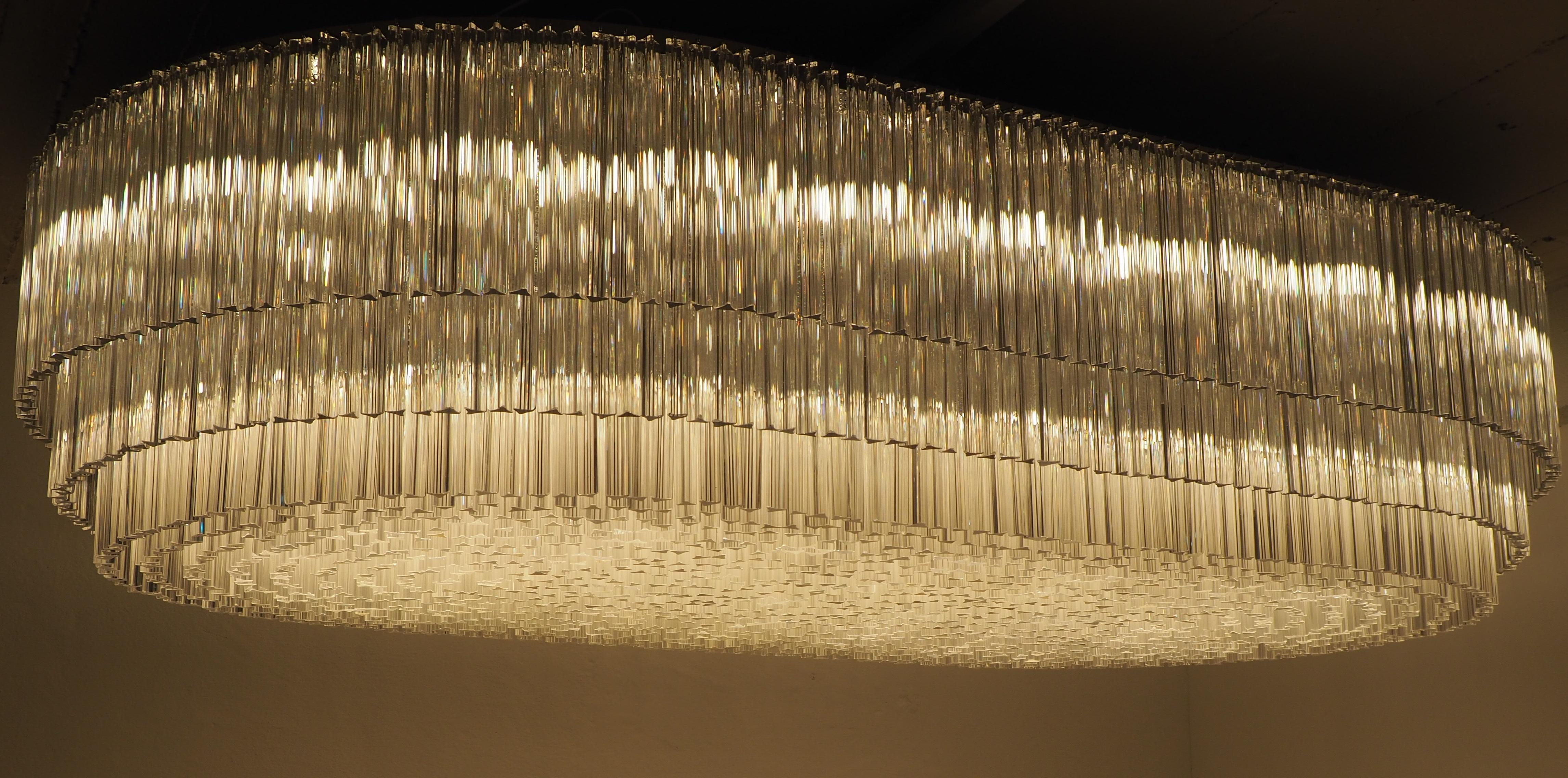 Lustre monumental ovale en verre de Murano à 70 lumières, vers les années 1960 en vente 11