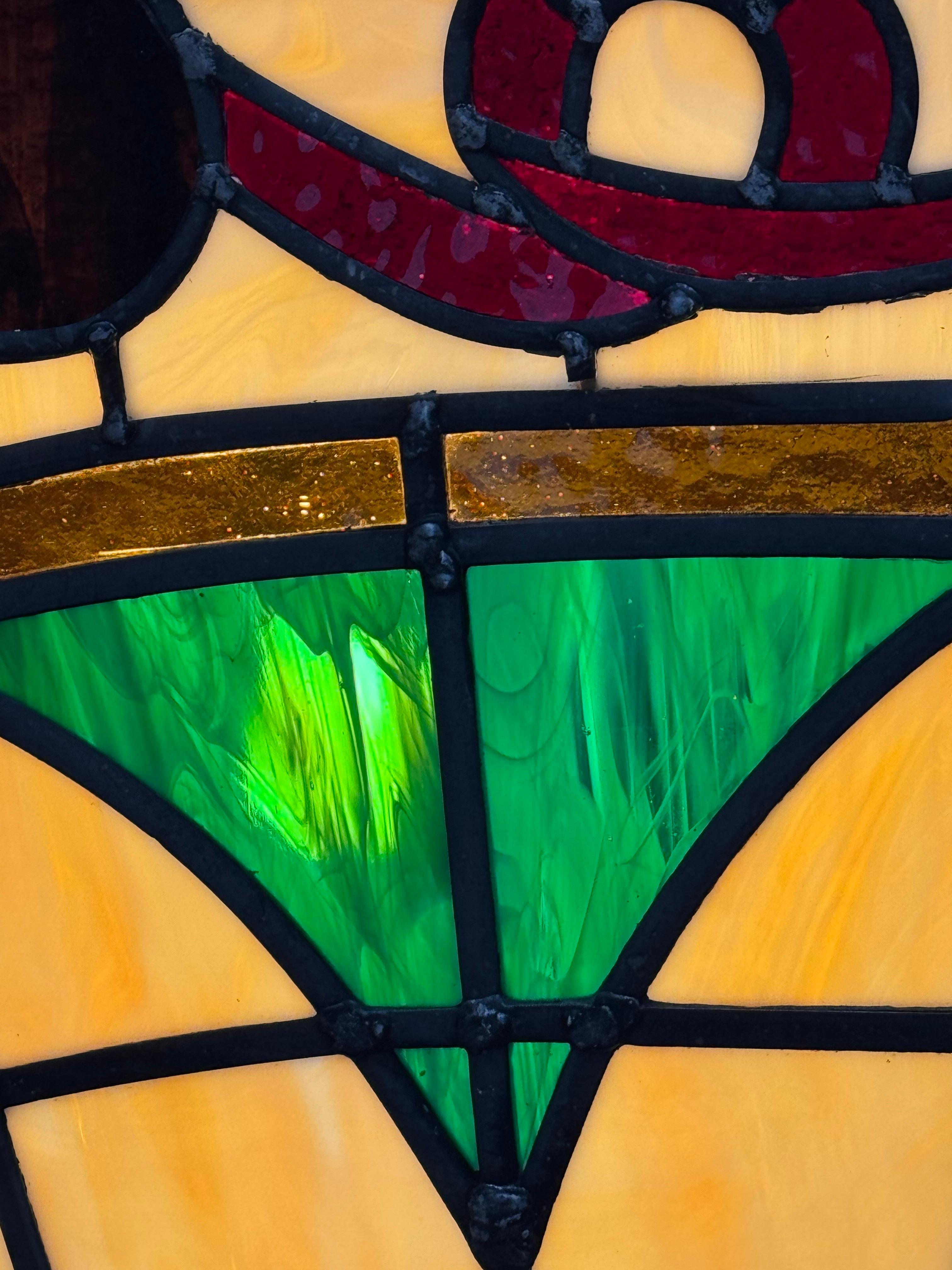 Lustre monumental à dôme en verre teinté de 79